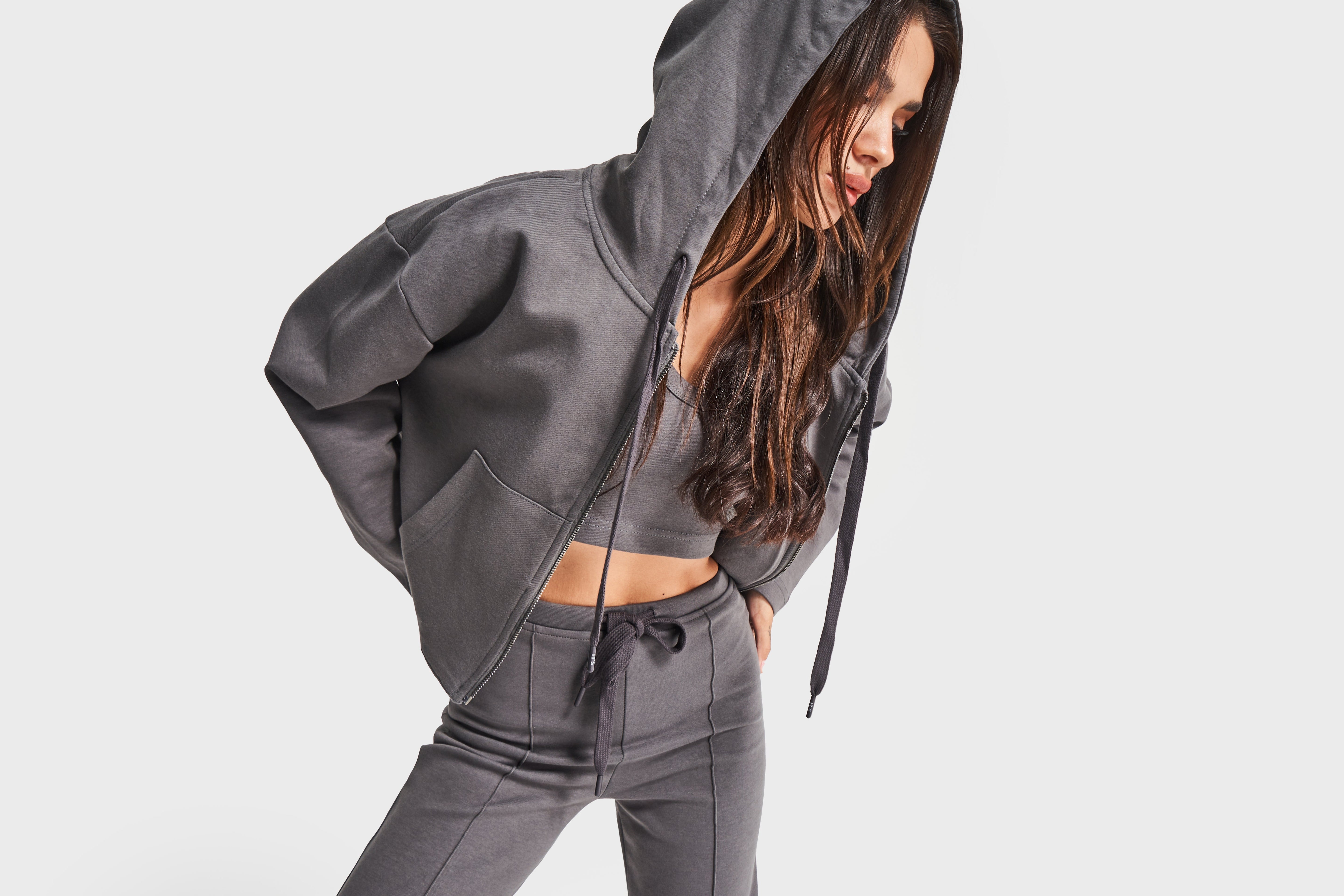 Flare Fit Pantolon Kombinleri: Rahatlık ve Şıklığı Birleştiren Stil Sırları