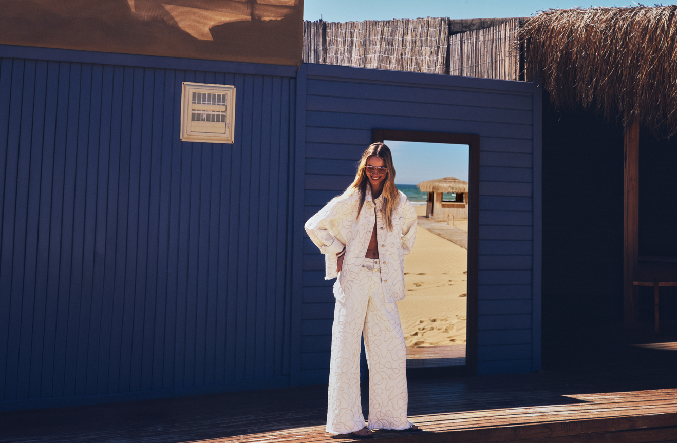 Tek Renk Kombinlerde Hangi Aksesuarlarla Kontrast Yakalanır?