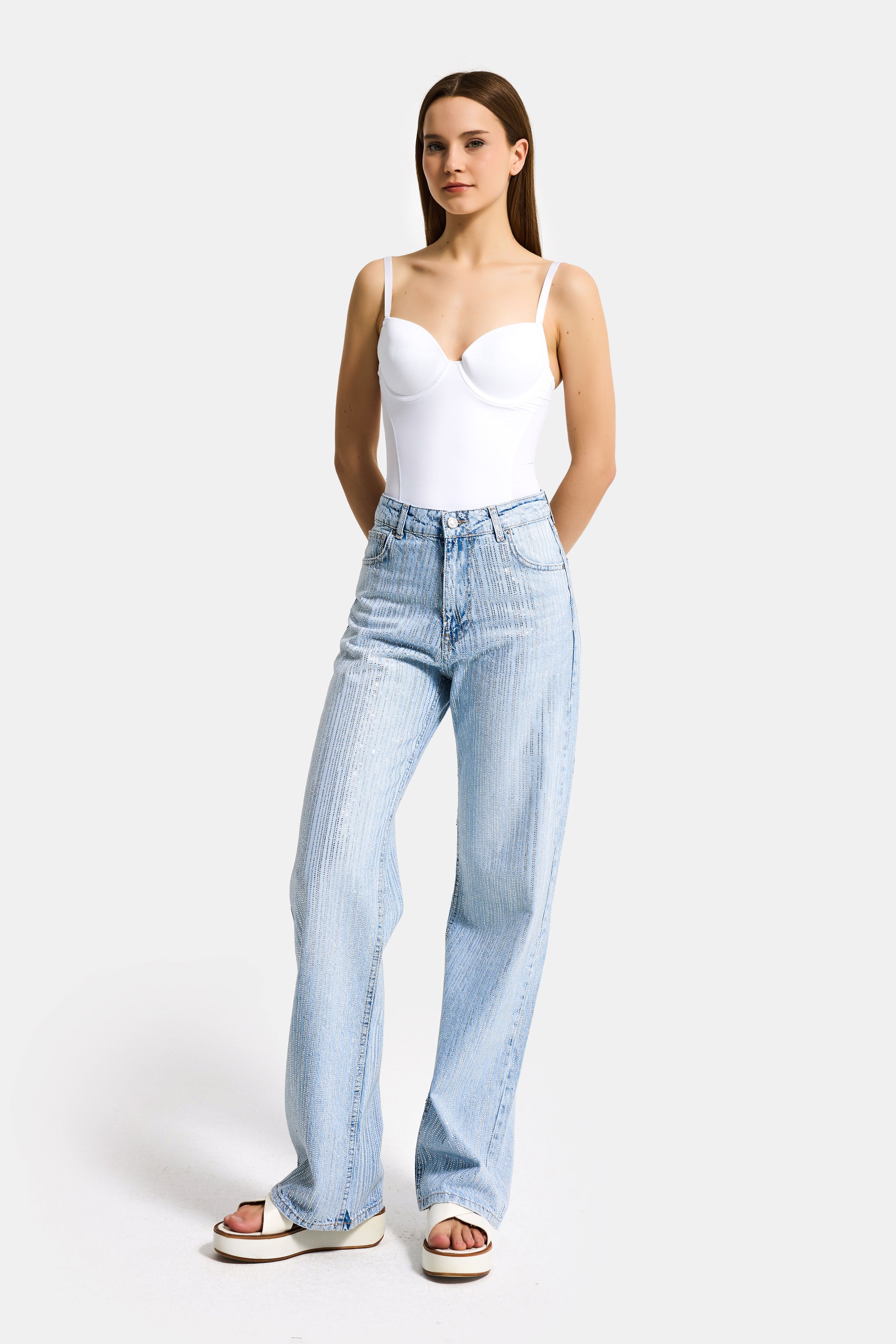 Kadın Beyaz w5 Çıtçıtlı Toparlayıcı Dantel Detaylı Destekli Cup Tasarım Askılı Body