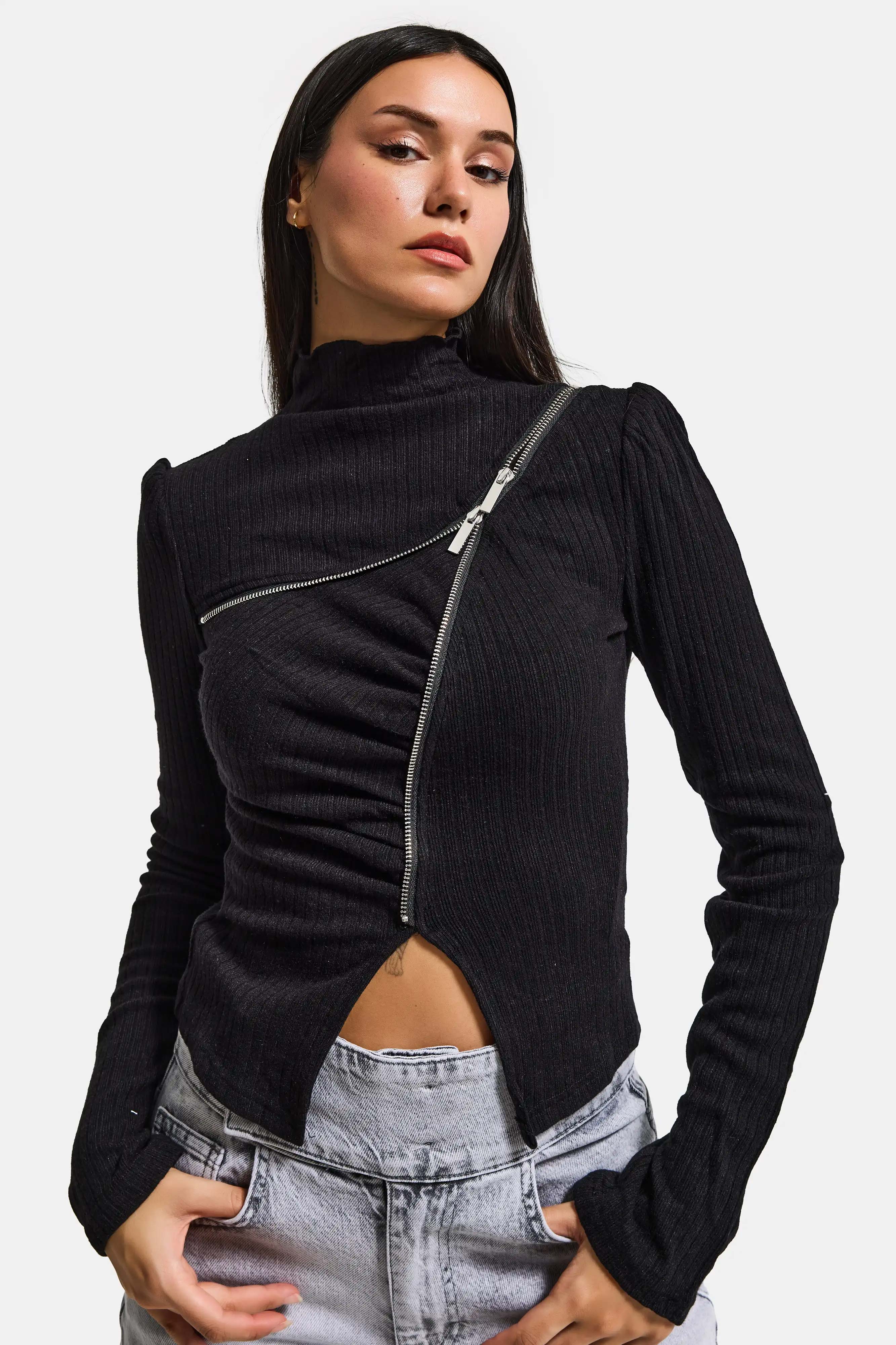 Kadın Siyah w5 Asimetrik Kesim Fermuar Detaylı Özel Tasarım Crop Top