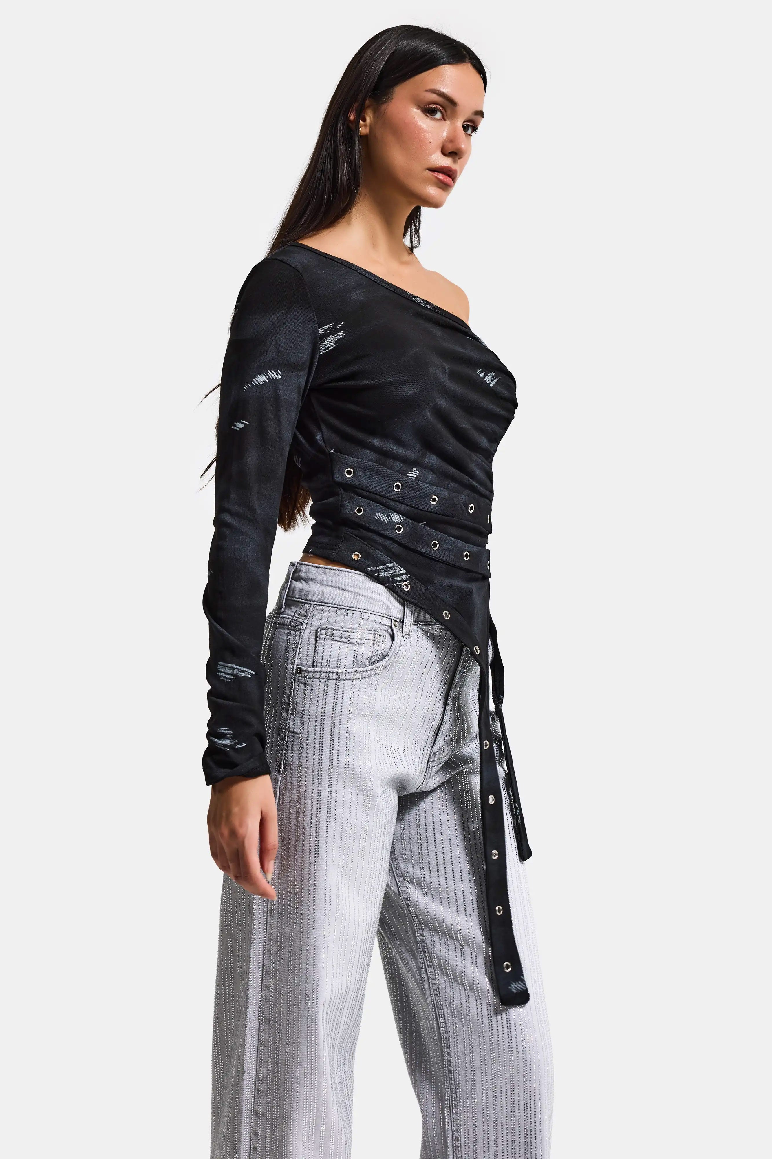 Kadın Siyah w5 Omzu Açık Parça Detaylı Özel Tasarım Bluz