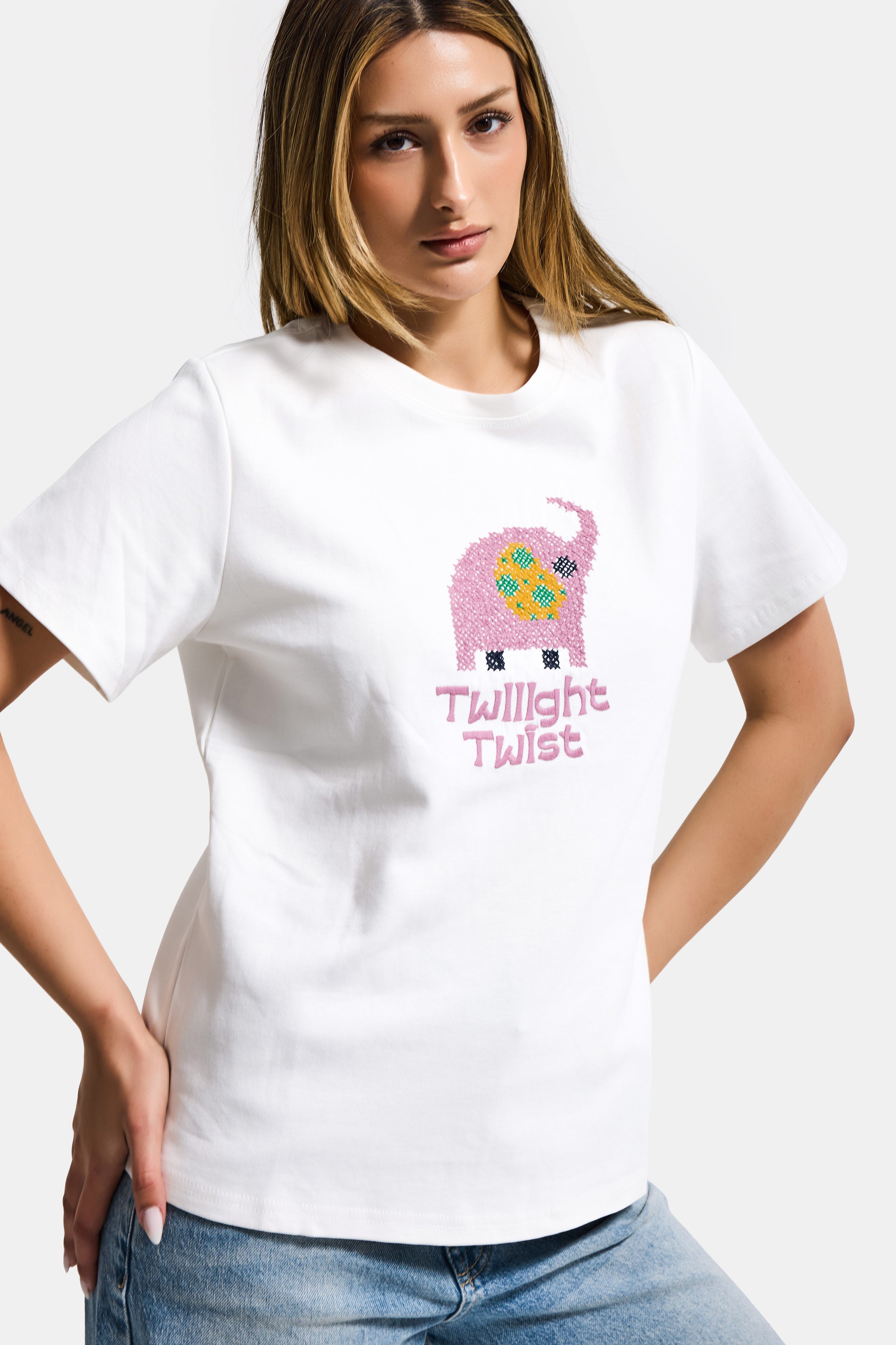 Kadın Beyaz Renk w5 Nakış Detaylı Oversize Tasarım T-Shirt