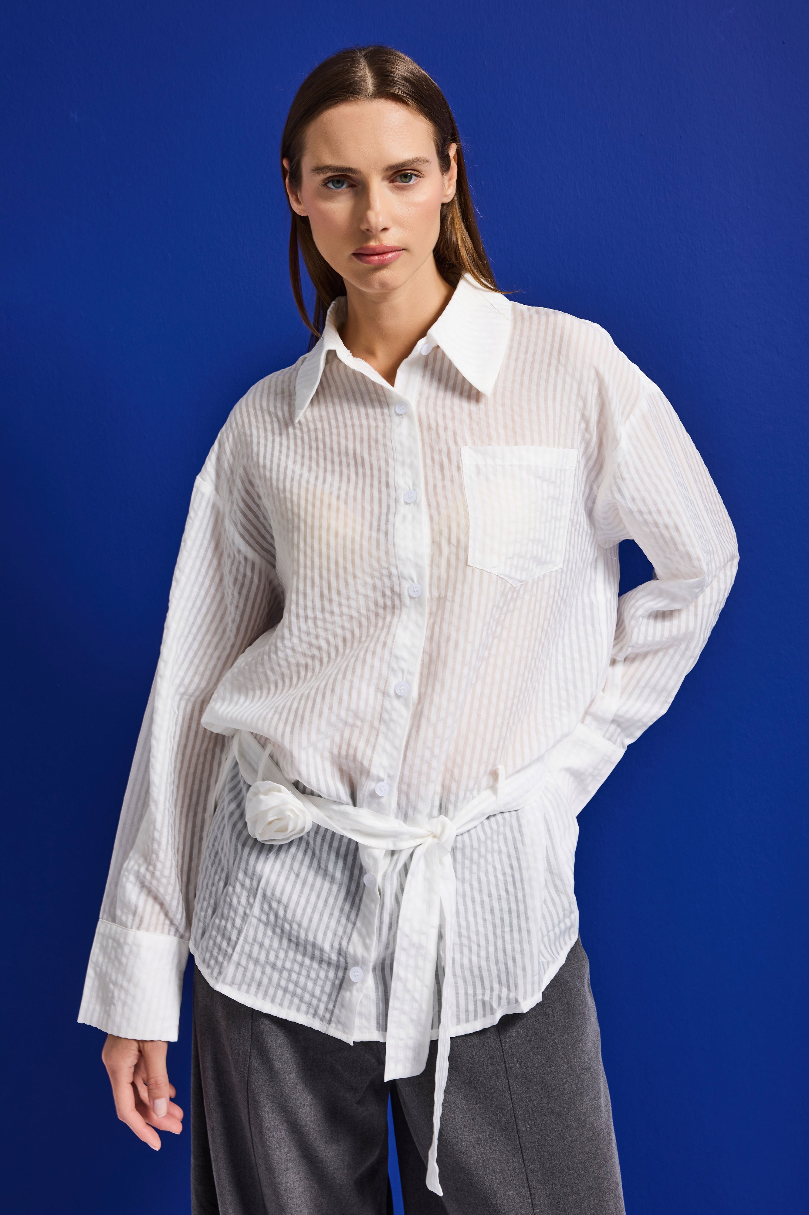 Kadın Beyaz w5 Oversize Kemer Detaylı Özel Kumaş Tasarım Gömlek