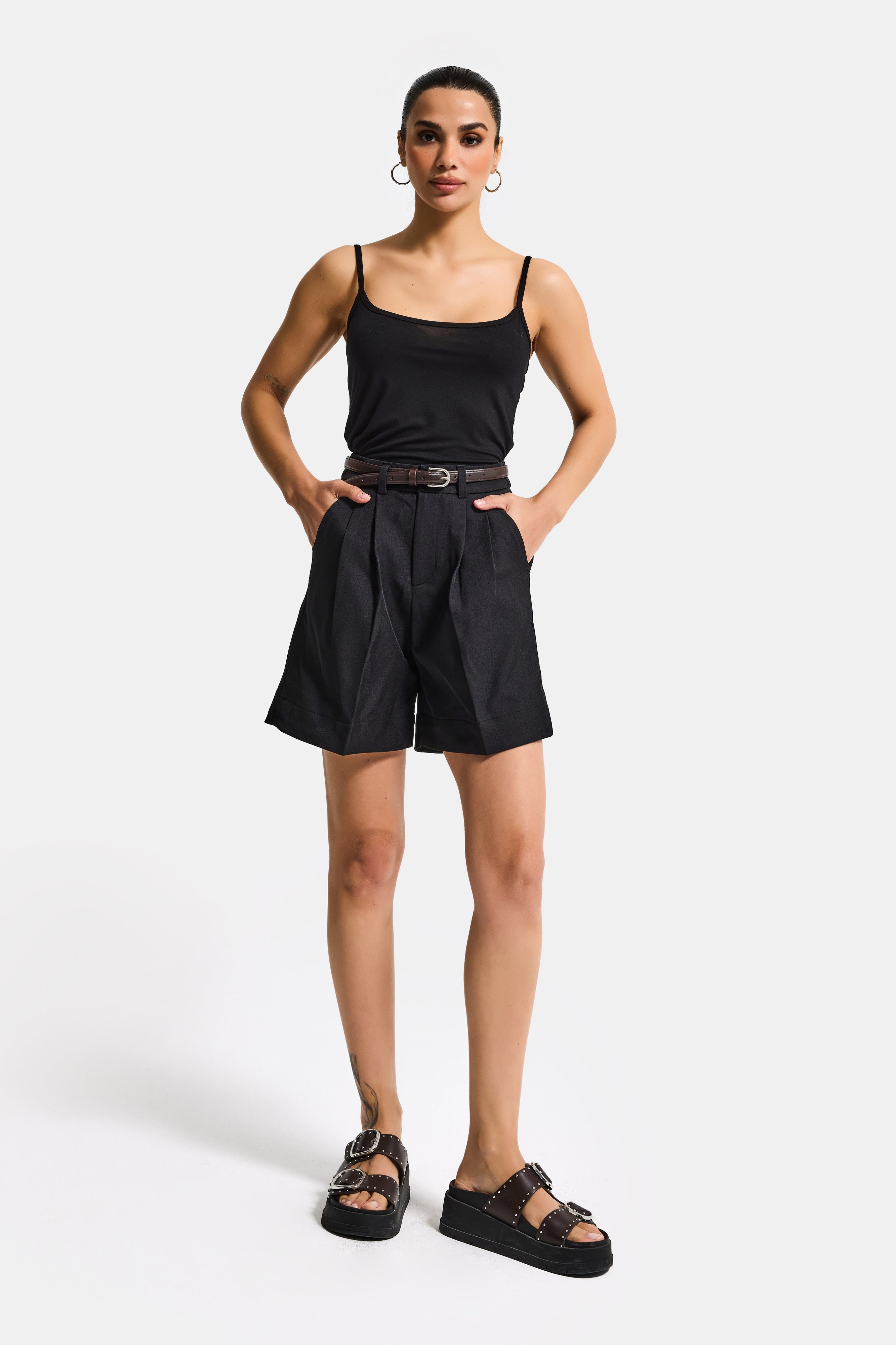 Kadın Siyah w5 Kemerli Pileli Organik Koton Kumaş Midi Boy Şort