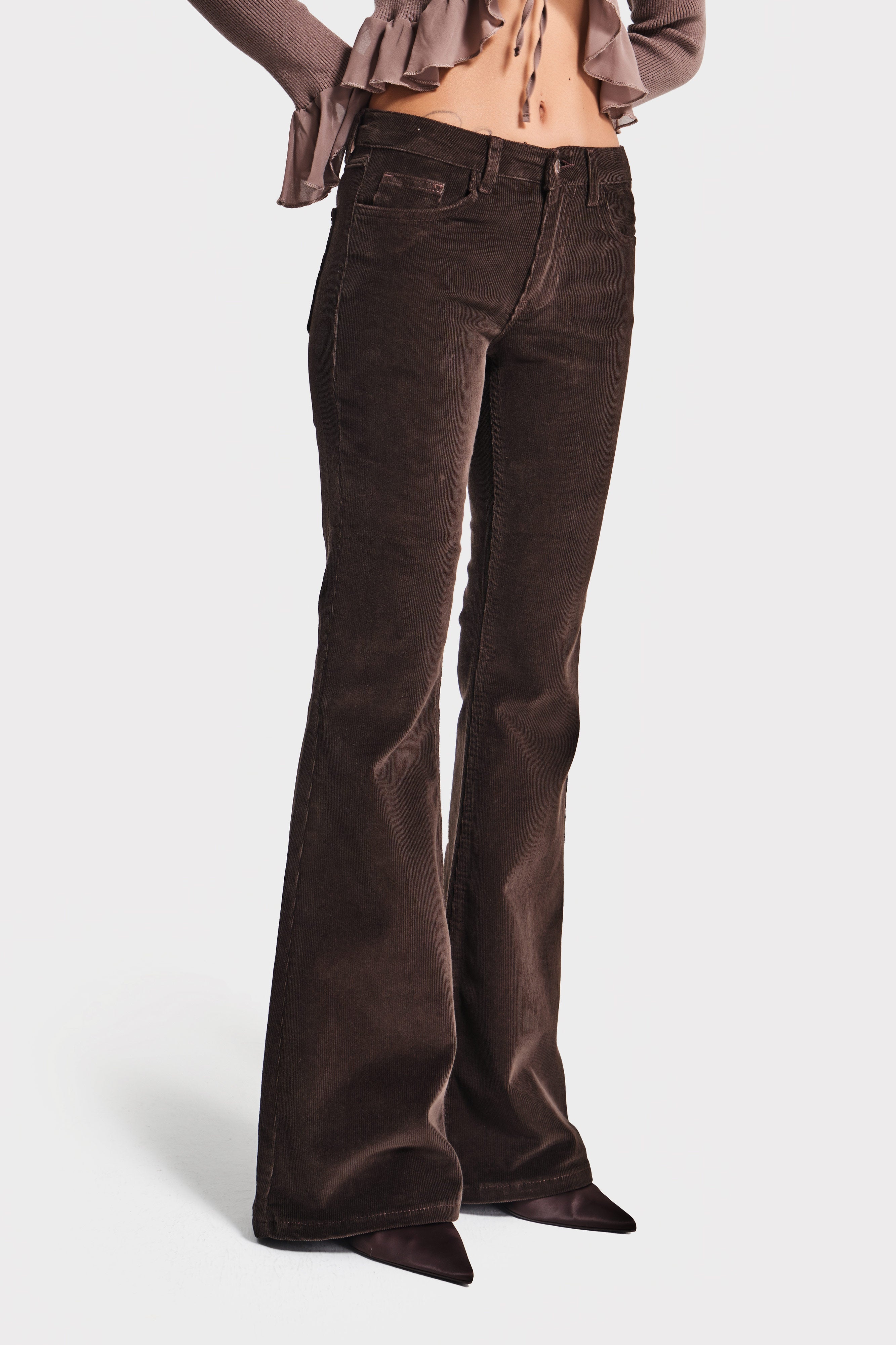 Kadın Koyu Kahverengi 26w5-136 Low Waist Flare Fit İnce Fitilli Velvet Kadife Kumaş Pantolon