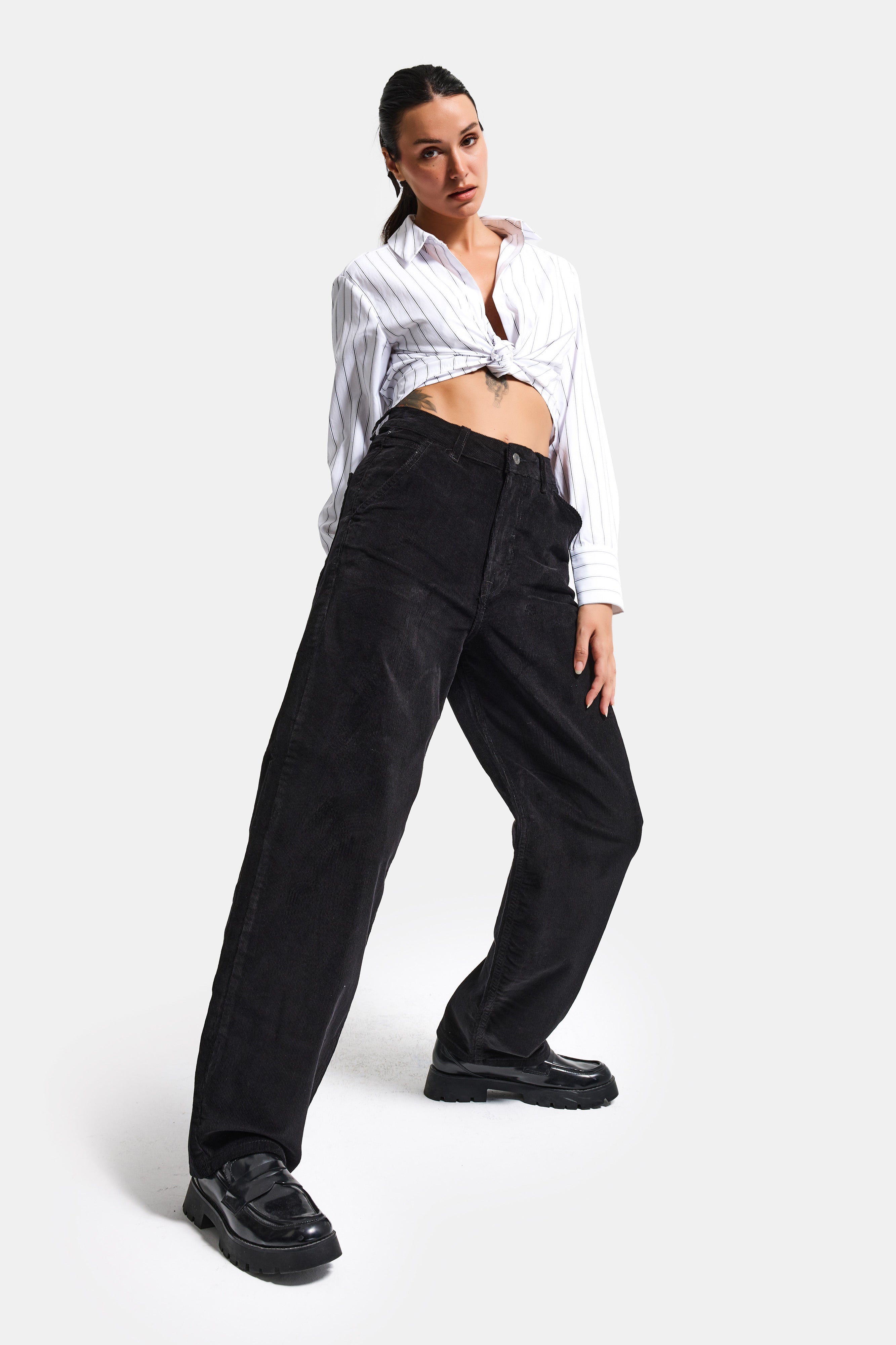 Kadın Siyah Renk 26w41 İnce Fitilli Kadife Kumaş Skater Fit Pantolon