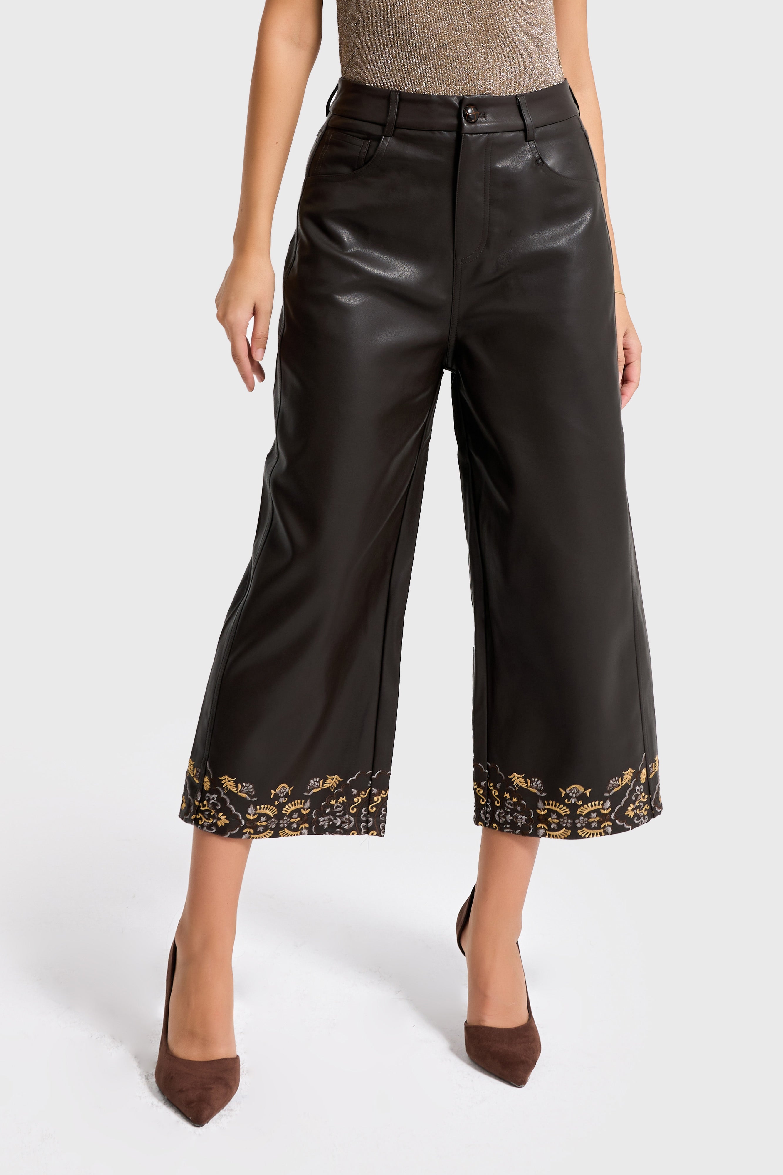 Kadın Acı Kahve Paçası Nakış Detaylı Özel Tasarım Suni Deri Pantolon