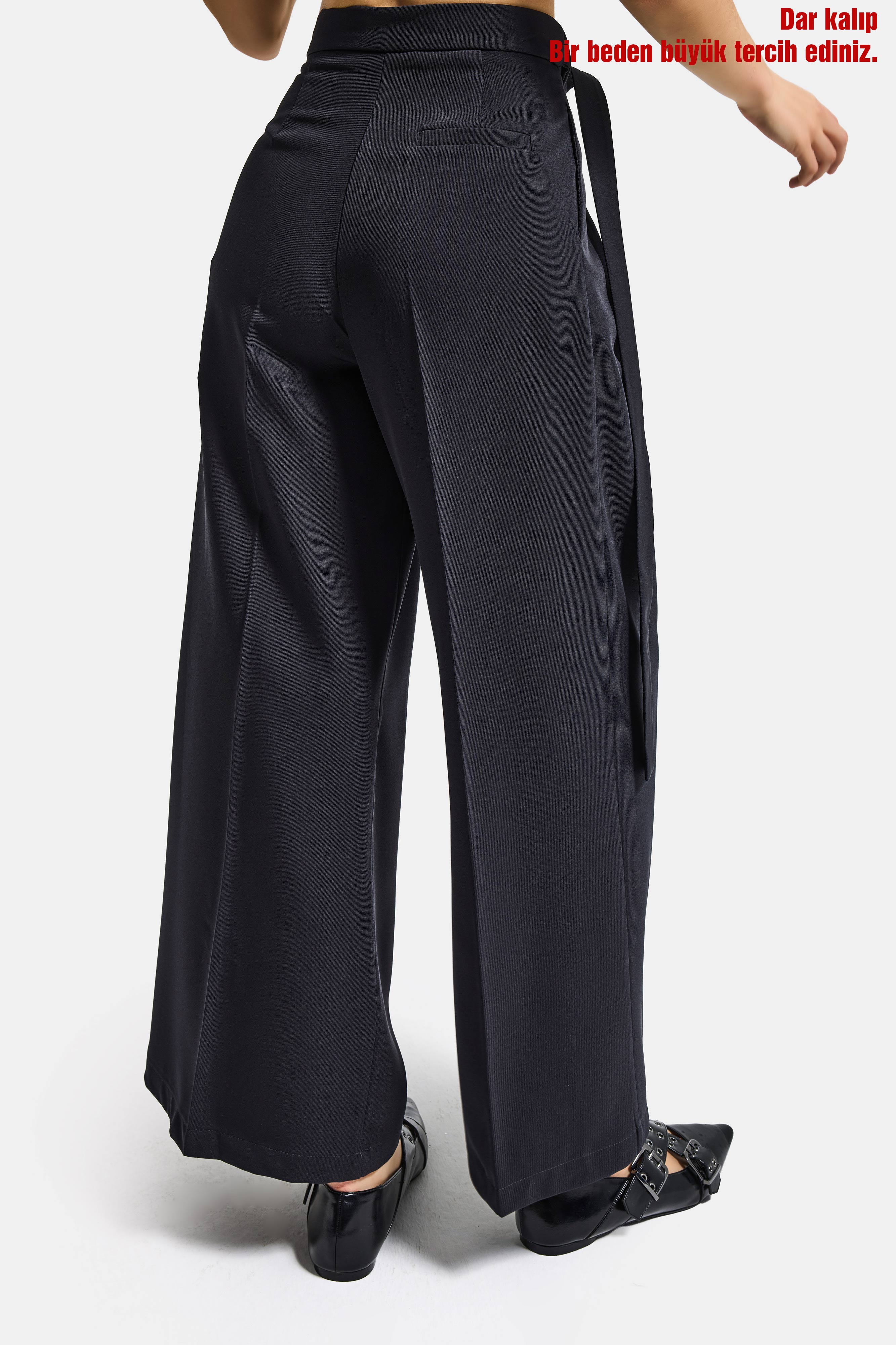 Kadın Siyah w5 Palazzo Fit Özel Kumaş Kemer Detaylı Tasarım Pantolon