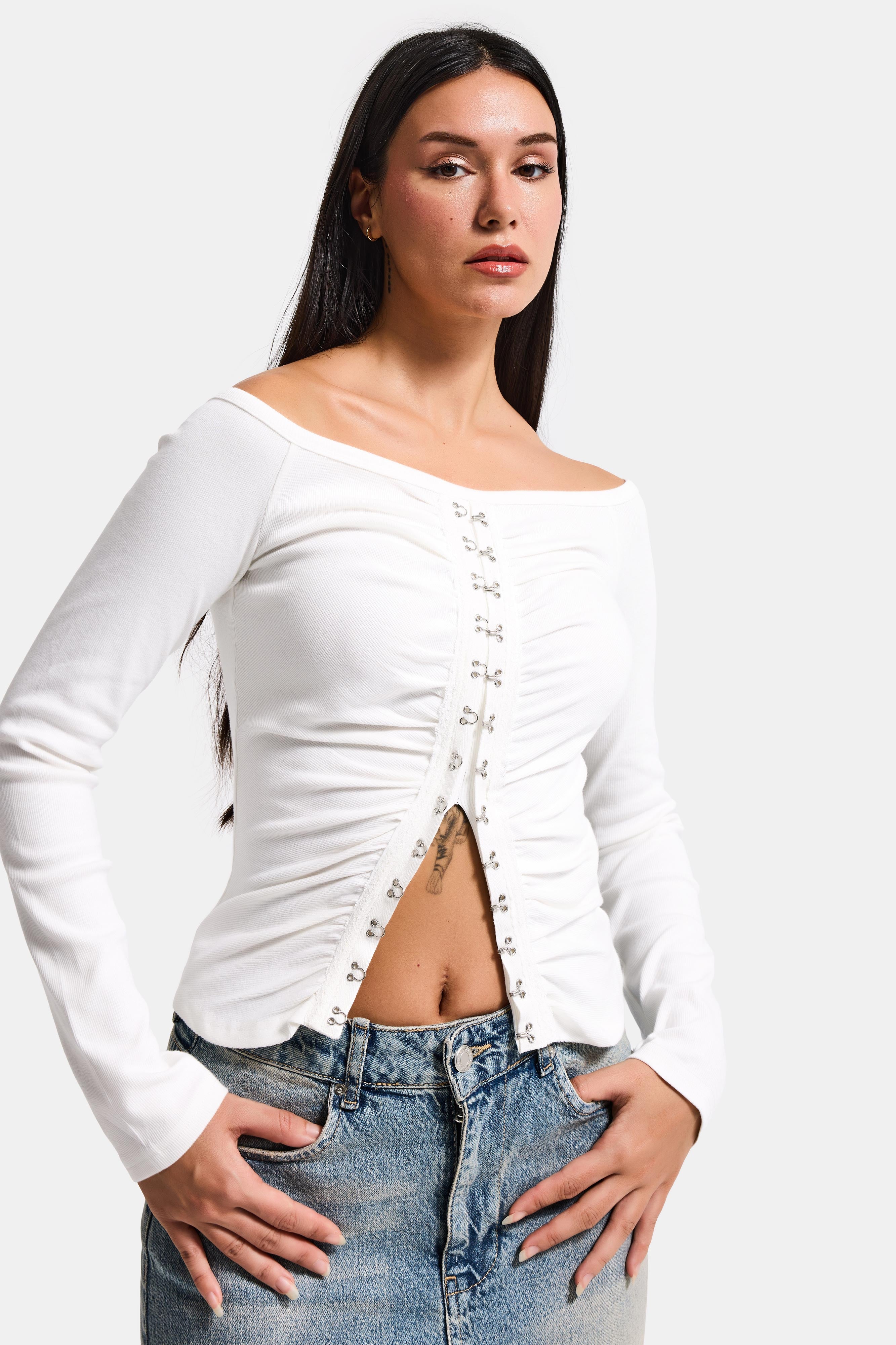 Kadın Beyaz w5 Agraf Detaylı Omzu Açık Özel Tasarım Crop Top