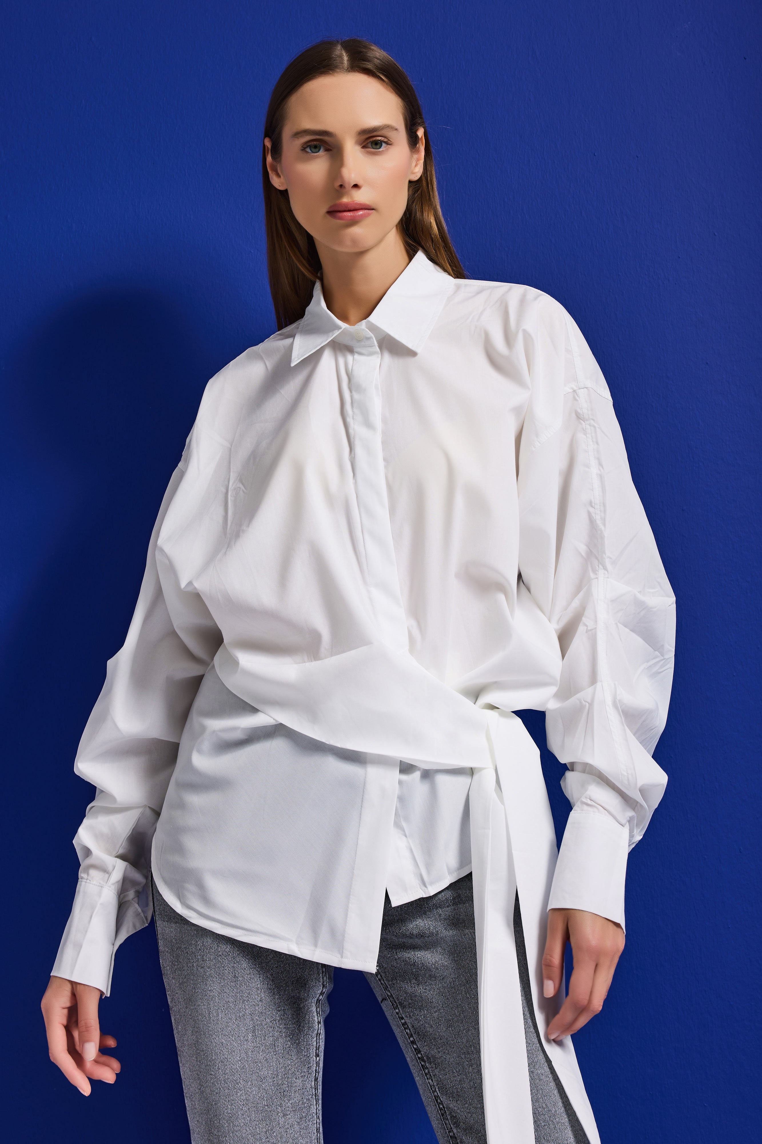 2Kadın Beyaz w5 Oversize Kemer Detaylı Özel Kumaş Tasarım Gömlek