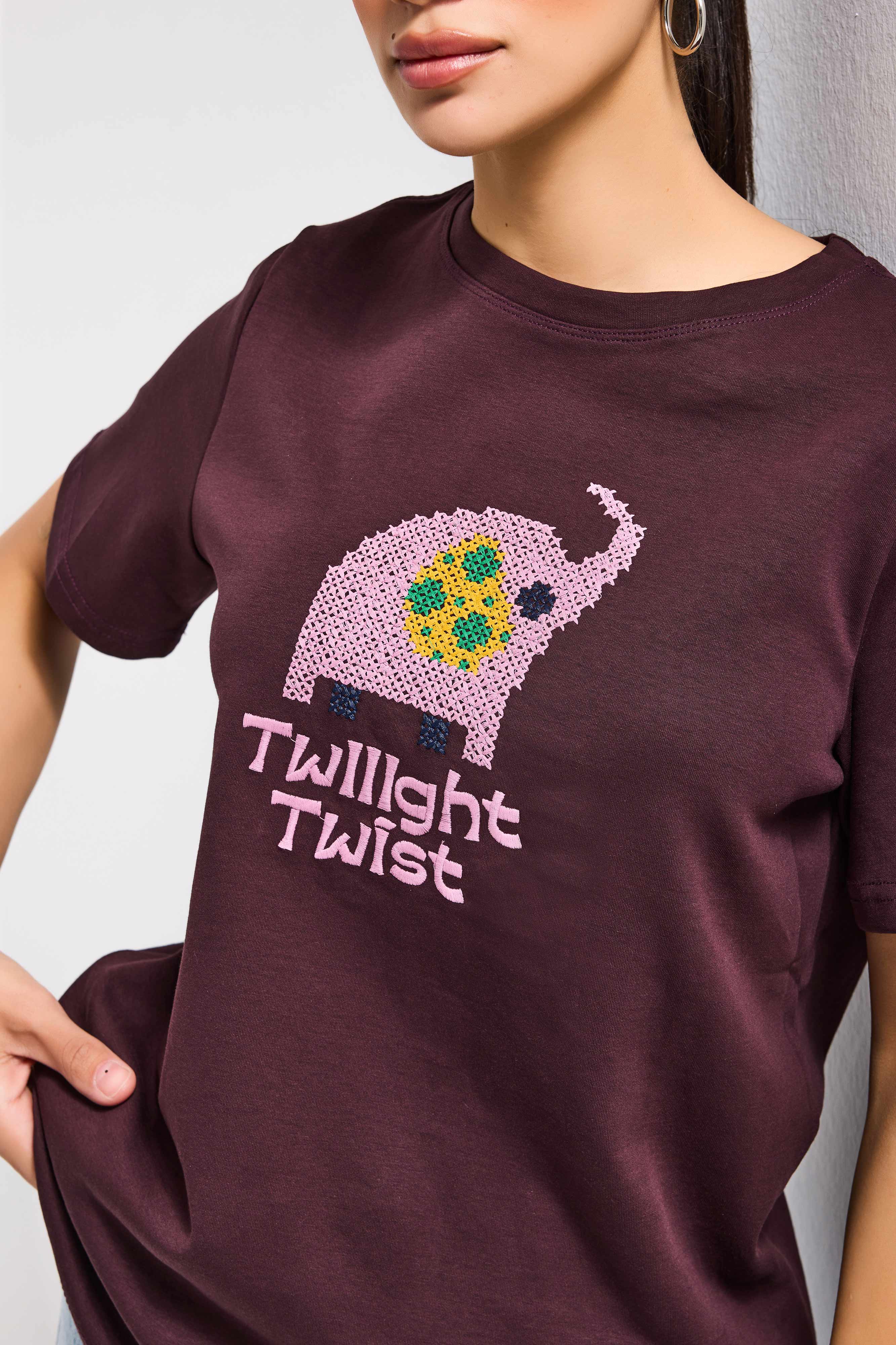 Kadın Kahve Bordo Renk w5 Nakış Detaylı Oversize Tasarım T-Shirt