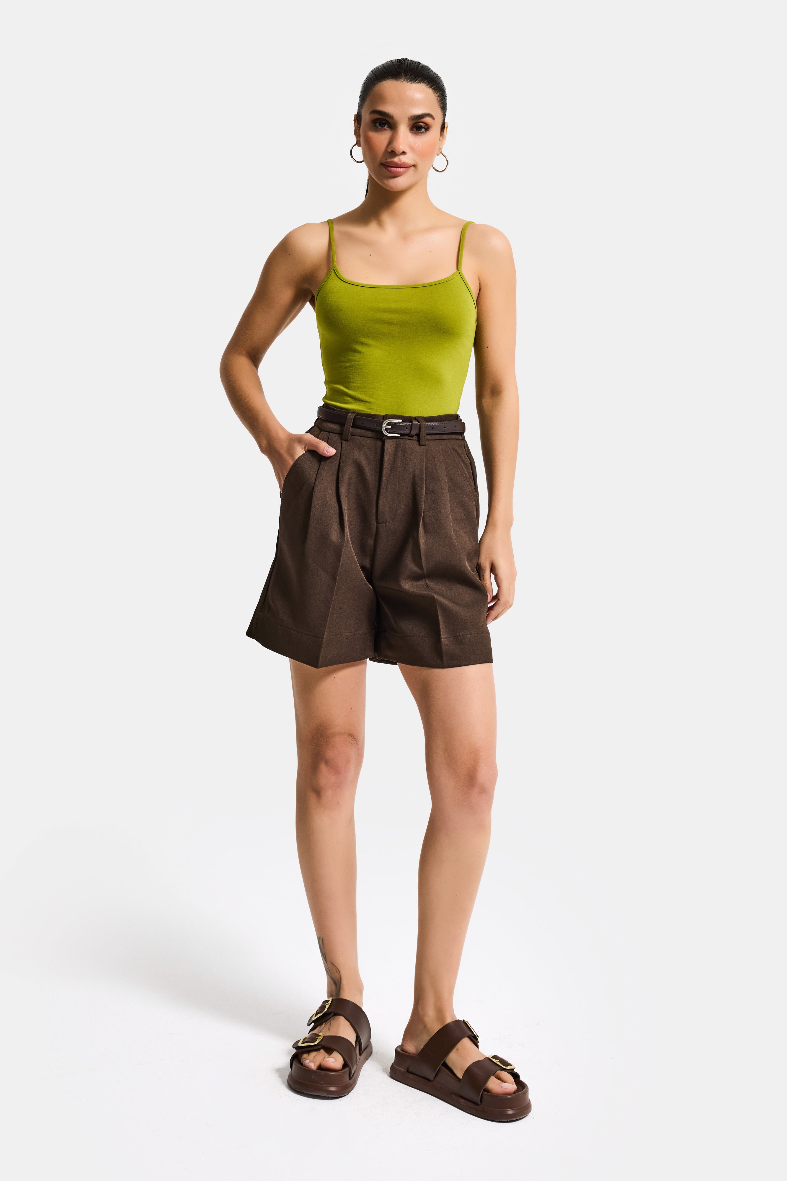 Kadın Kahve w5 Kemerli Pileli Organik Koton Kumaş Midi Boy Şort
