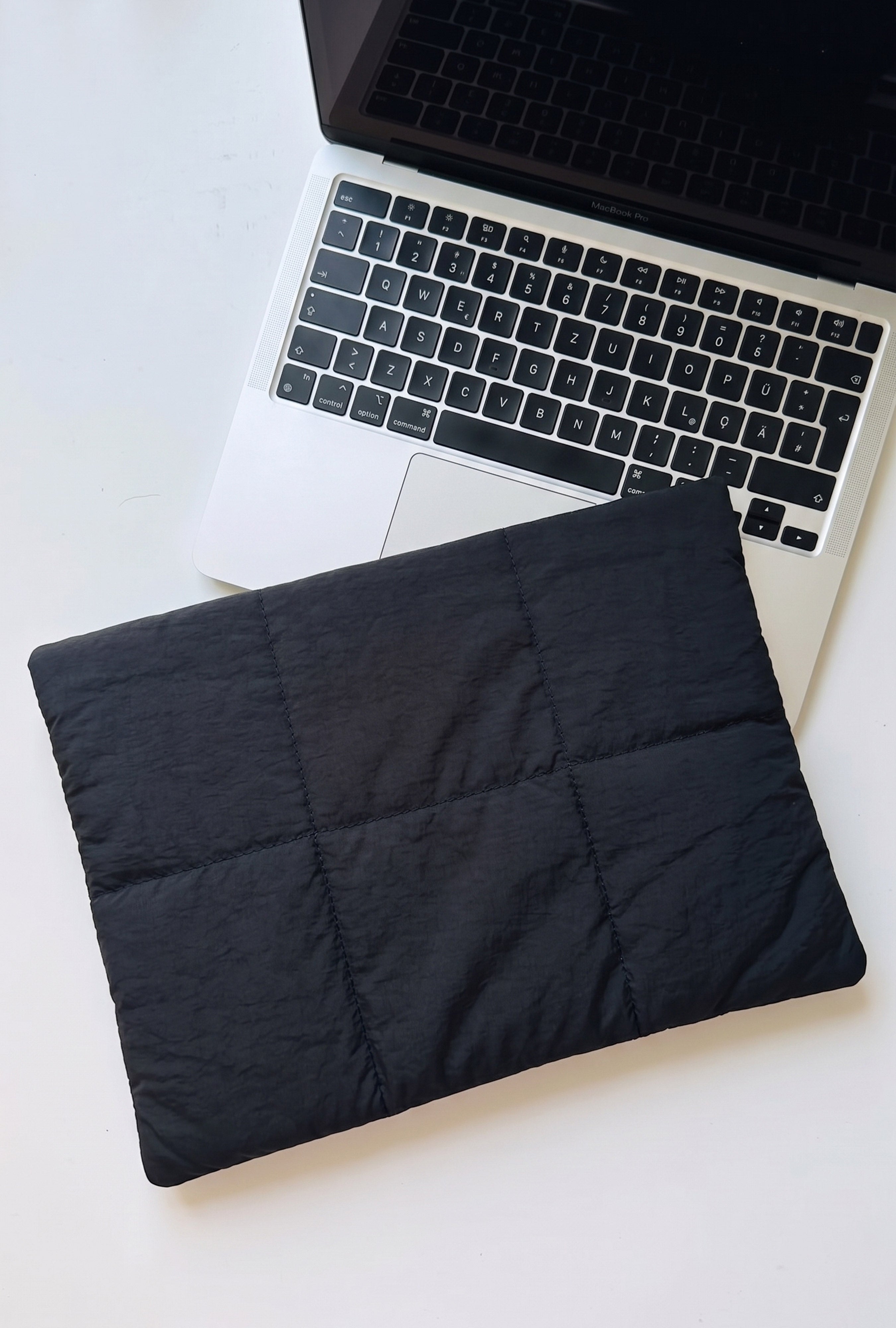 Black Magnetic Mouth Padded Velvet Lined Computer Handbag