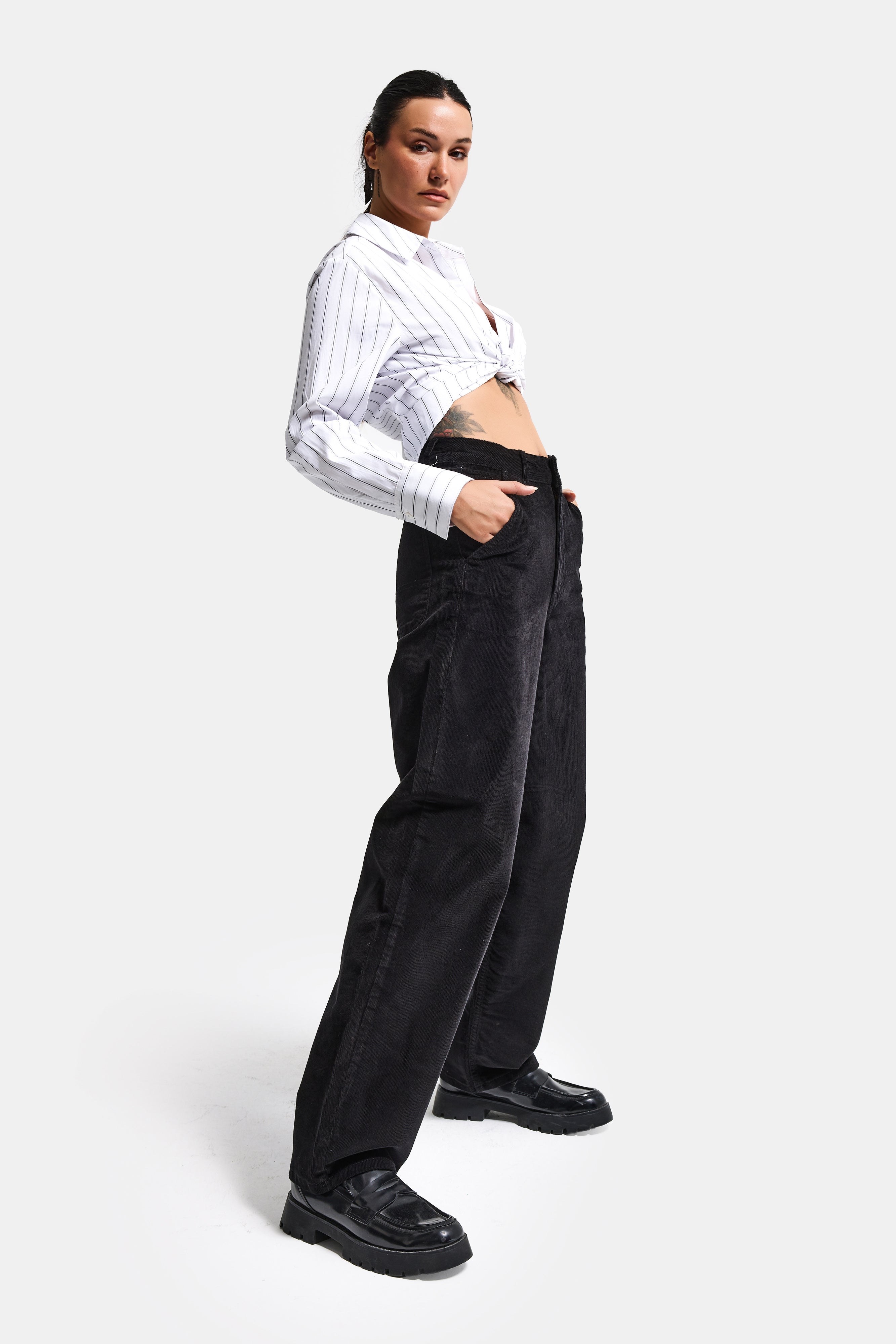 Kadın Siyah Renk 26w41 İnce Fitilli Kadife Kumaş Skater Fit Pantolon