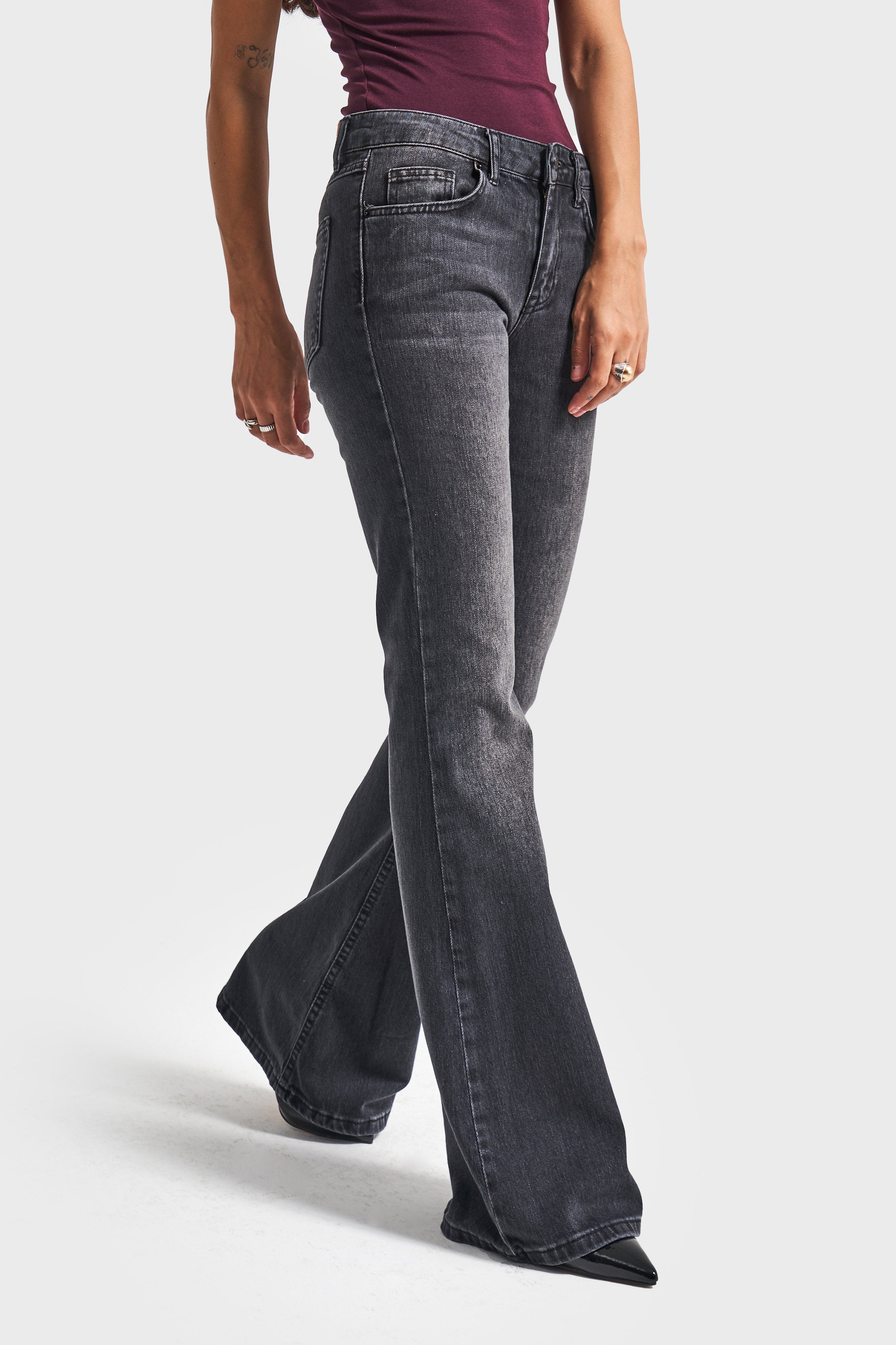 Women's Smoke Color 2w5-1 Midrise Flare Fit Inseam 83cm Stretch Fabric Denim Jean