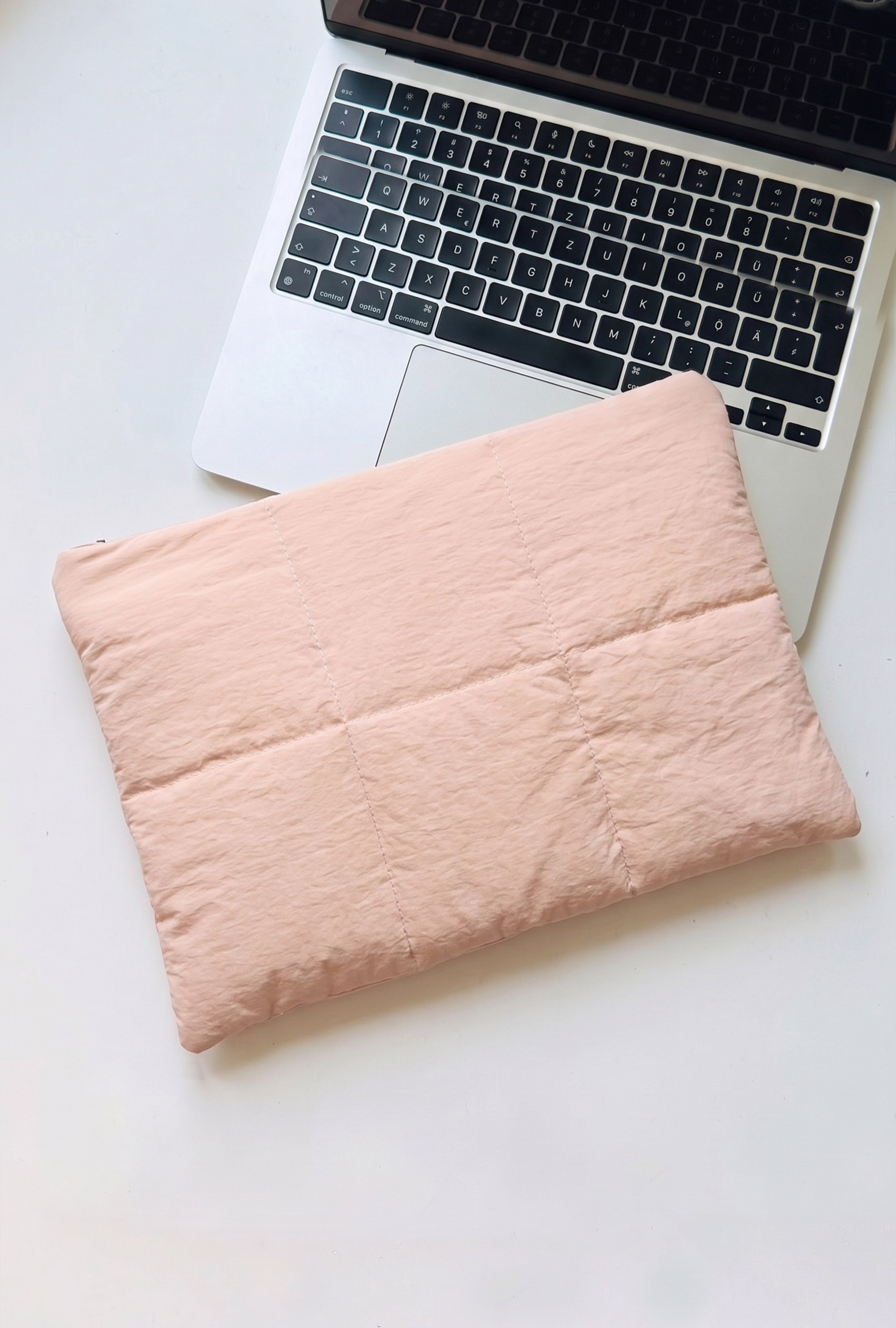Pink Magnetic Mouth Filled Velvet Lined Computer Handbag