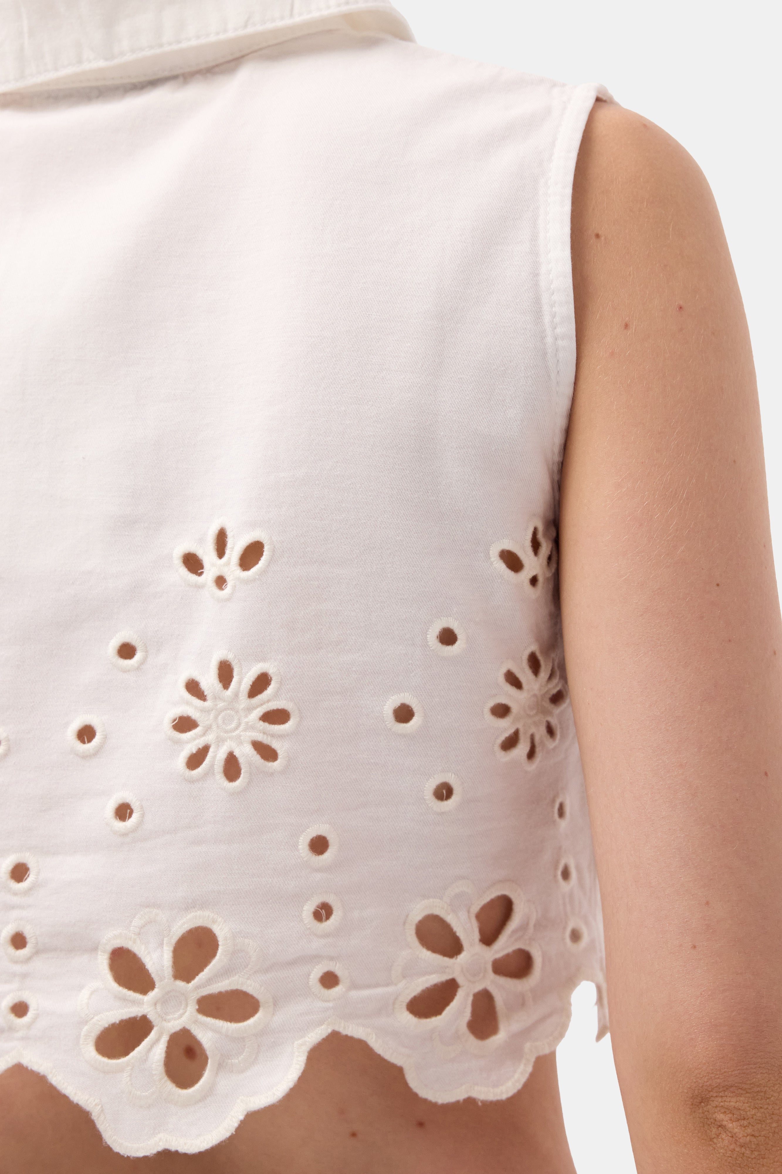 Kadın Kırık Beyaz 7s6-101 Crop Fit Dantel Detaylı Tasarım Yelek