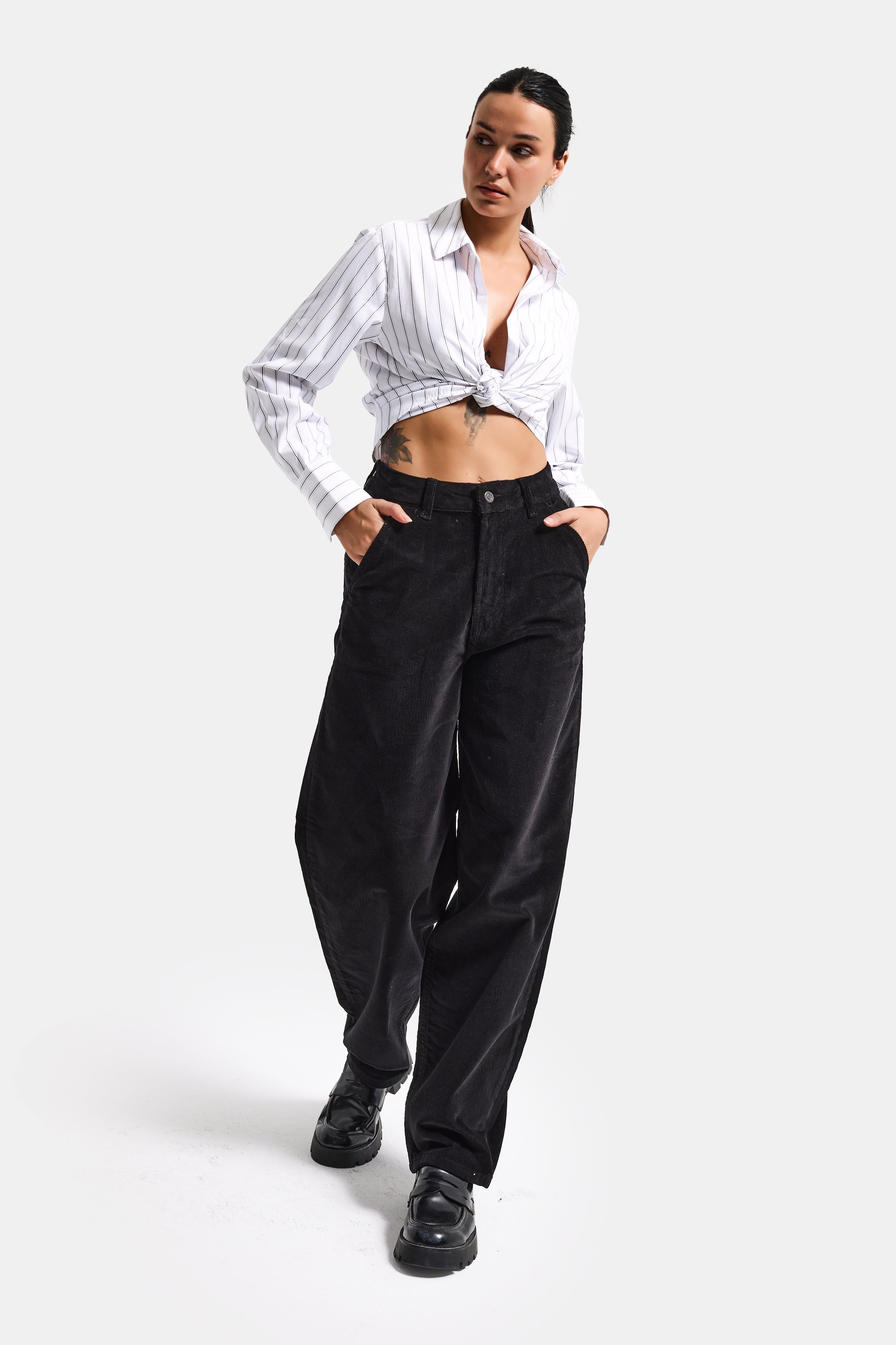 Kadın Siyah Renk 26w41 İnce Fitilli Kadife Kumaş Skater Fit Pantolon