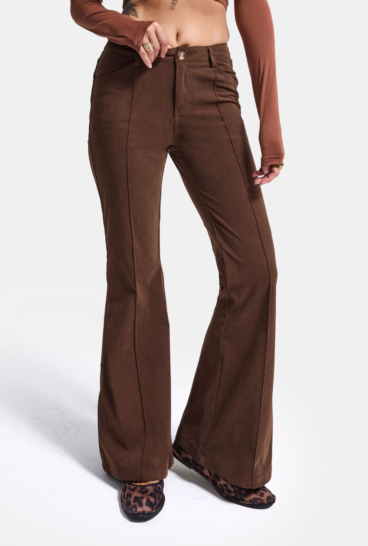 Kadın Kahve Flare Fit Pürüzsüz Dokulu Esnek Velvet Kadife Kumaş Pantolon