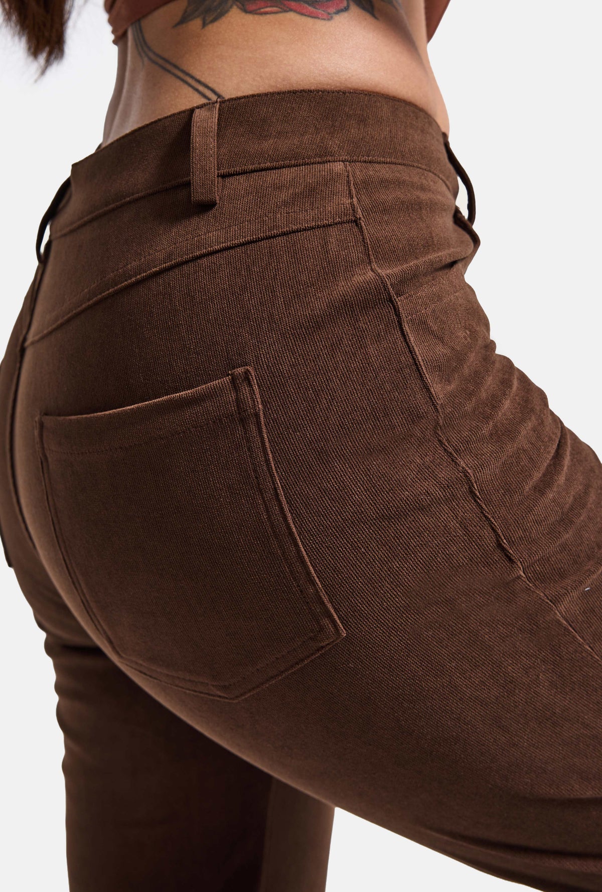 Kadın Kahve Flare Fit Pürüzsüz Dokulu Esnek Velvet Kadife Kumaş Pantolon