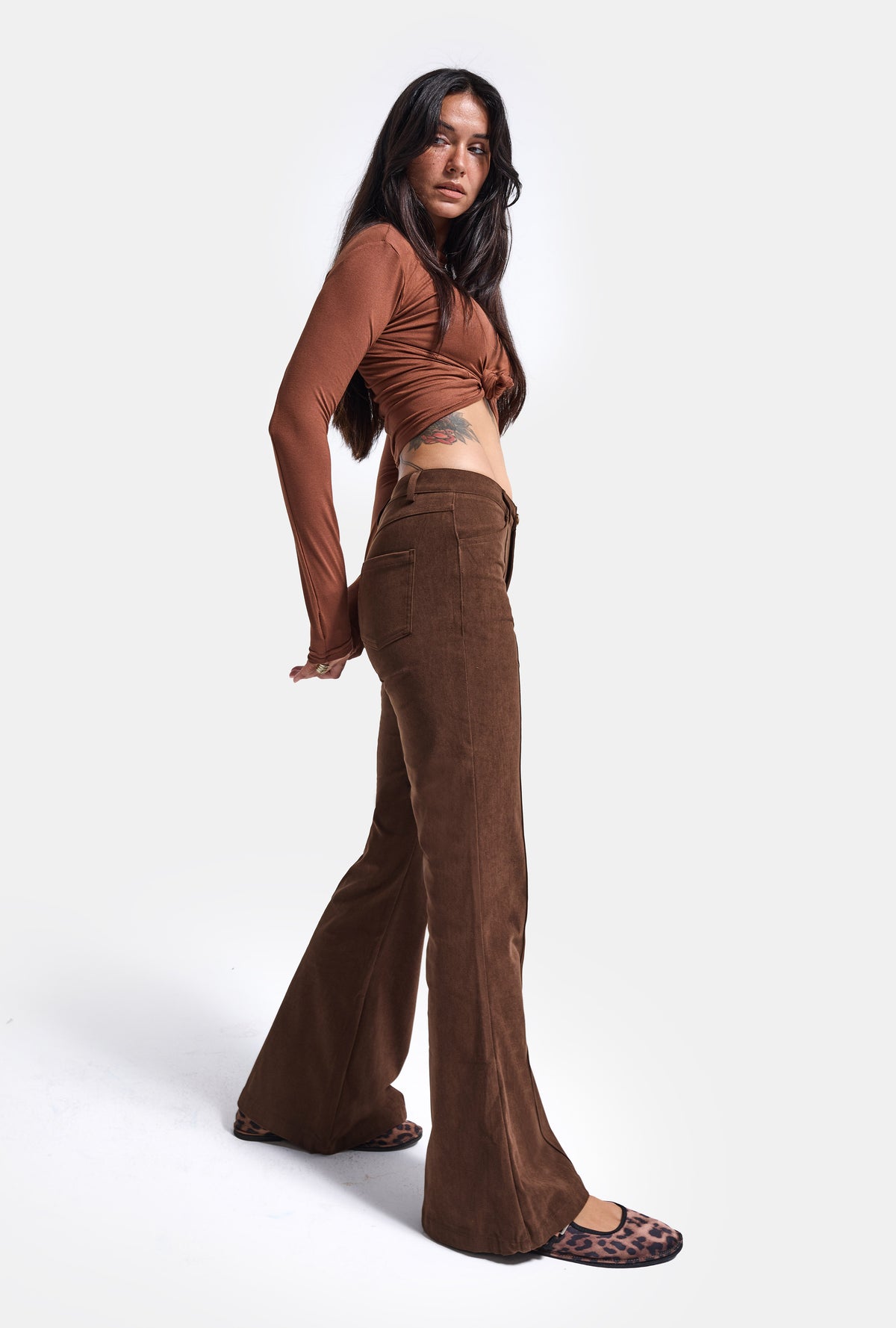 Kadın Kahve Flare Fit Pürüzsüz Dokulu Esnek Velvet Kadife Kumaş Pantolon