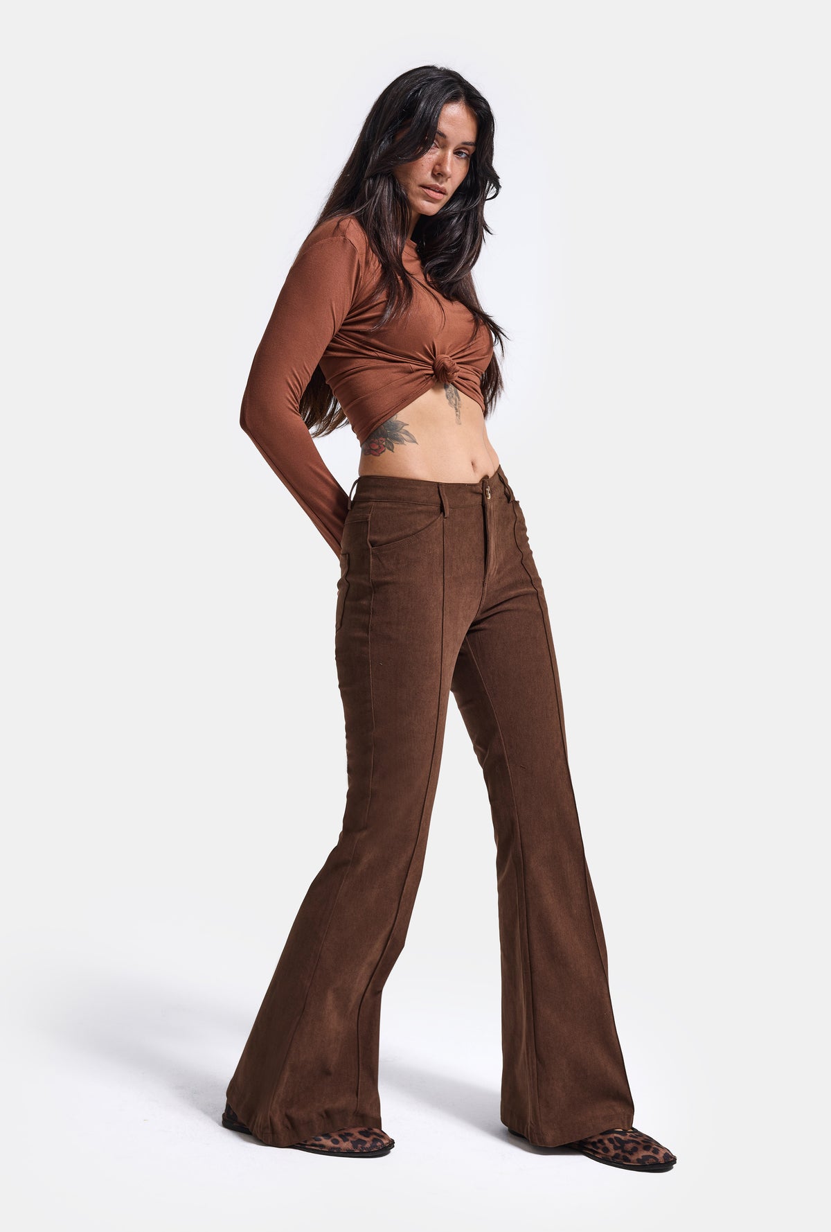 Kadın Kahve Flare Fit Pürüzsüz Dokulu Esnek Velvet Kadife Kumaş Pantolon
