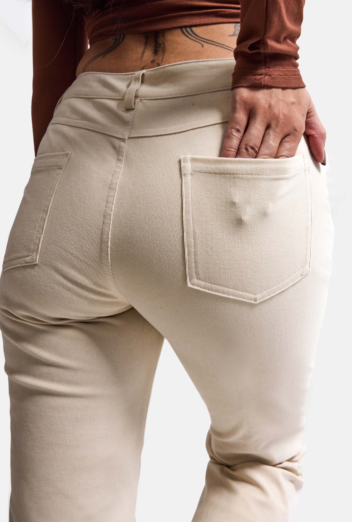 Kadın Bej Flare Fit Pürüzsüz Dokulu Esnek Velvet Kadife Kumaş Pantolon