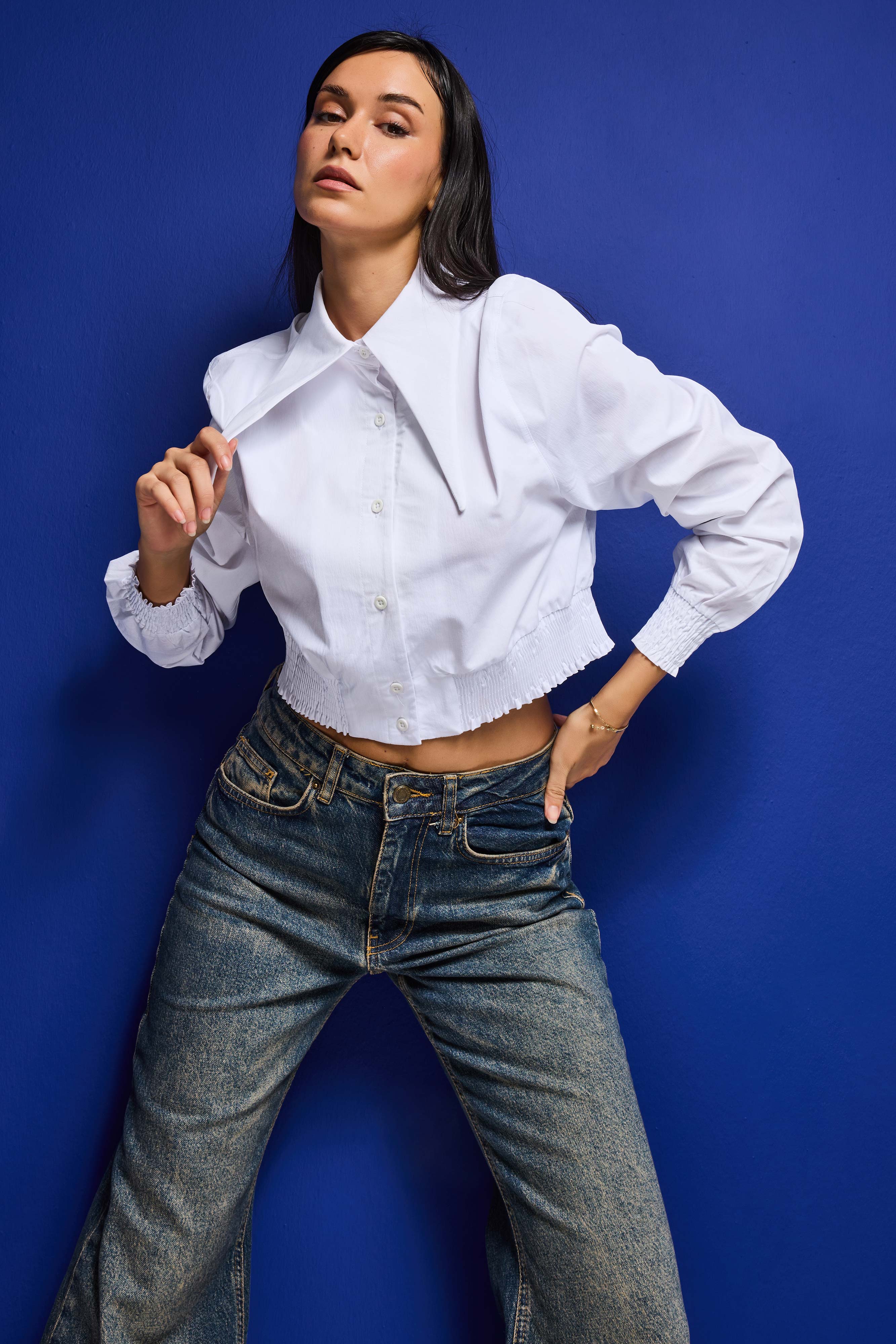 Kadın Beyaz Renk Crop Fit Yaka Detaylı Özel Tasarım Gömlek