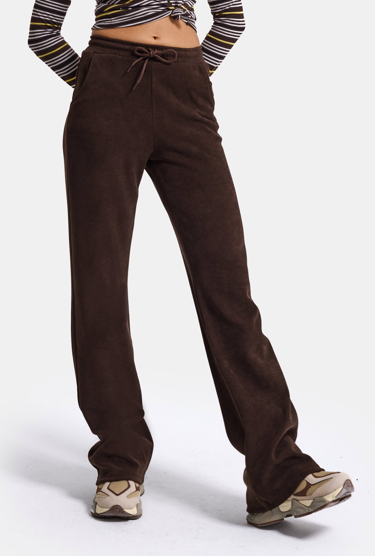 Kadın Acı Kahve w6-81 Flare Fit İnce Fitilli Esnek Velvet Kadife Kumaş Pantolon