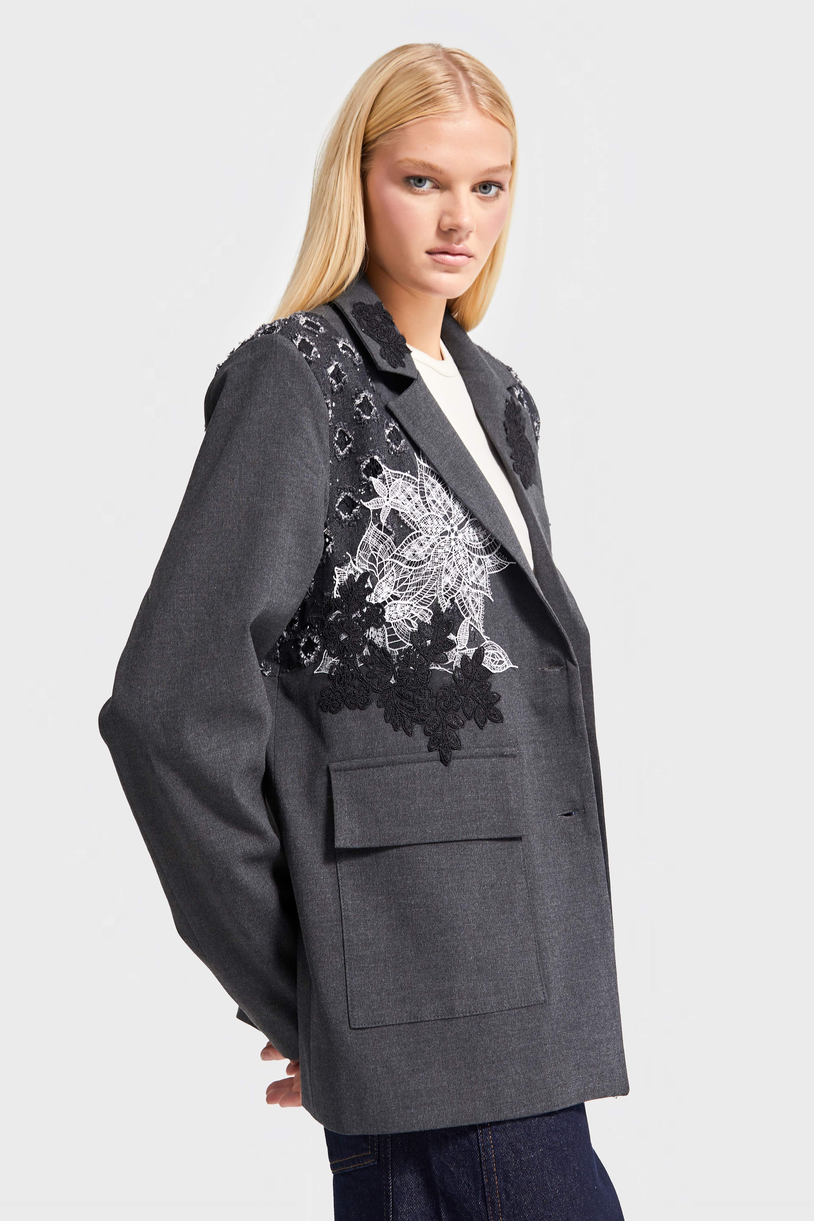 Kadın Antrasit Renk Kruvaze Fit Bol Kesim Nakışlı Özel Tasarım Ceket
