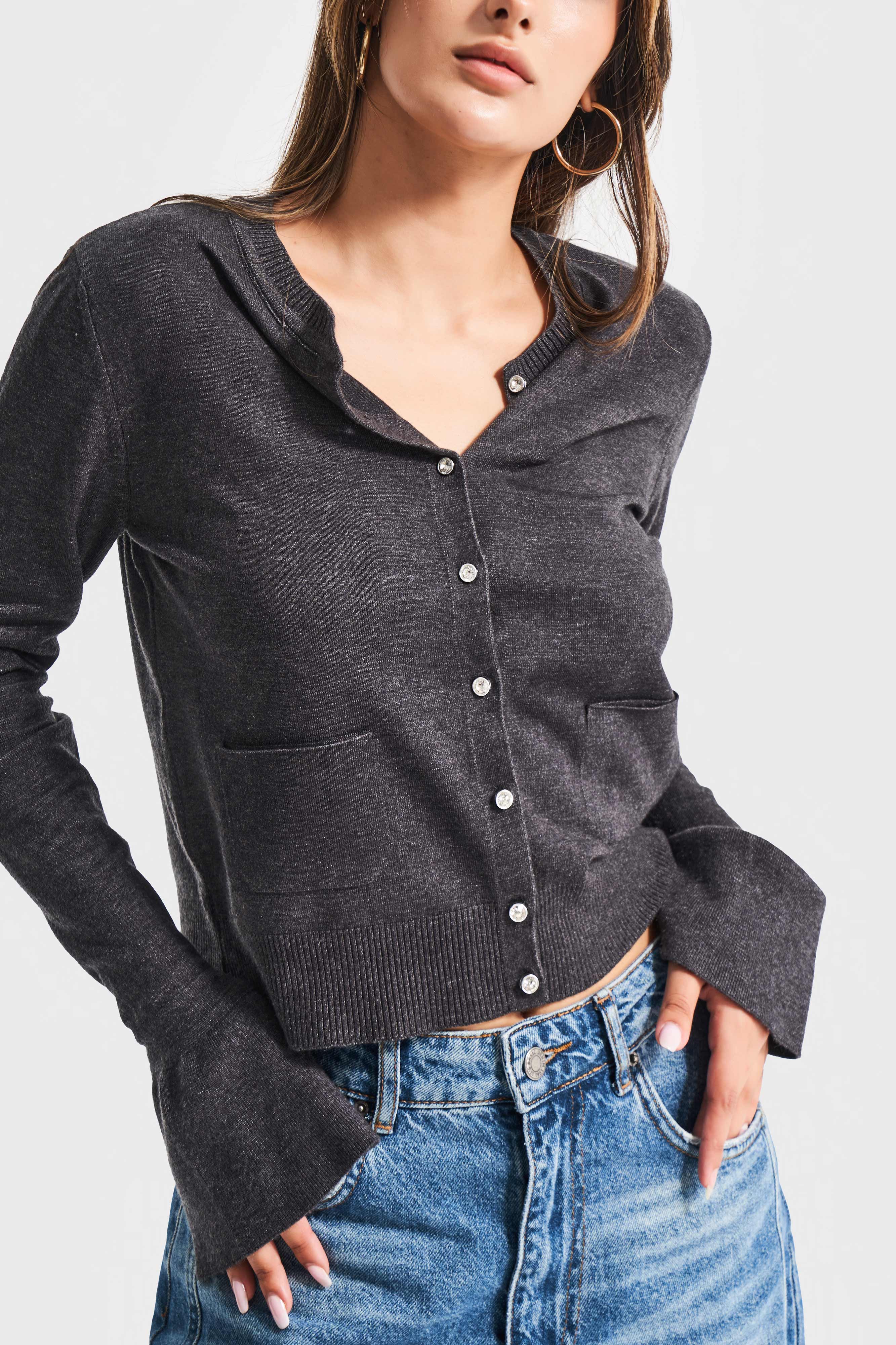 Kadın Antrasit Renk w5-45 Volanlı Kol Önü Cepli Düğmeli Viskon Karışımlı Triko Hırka