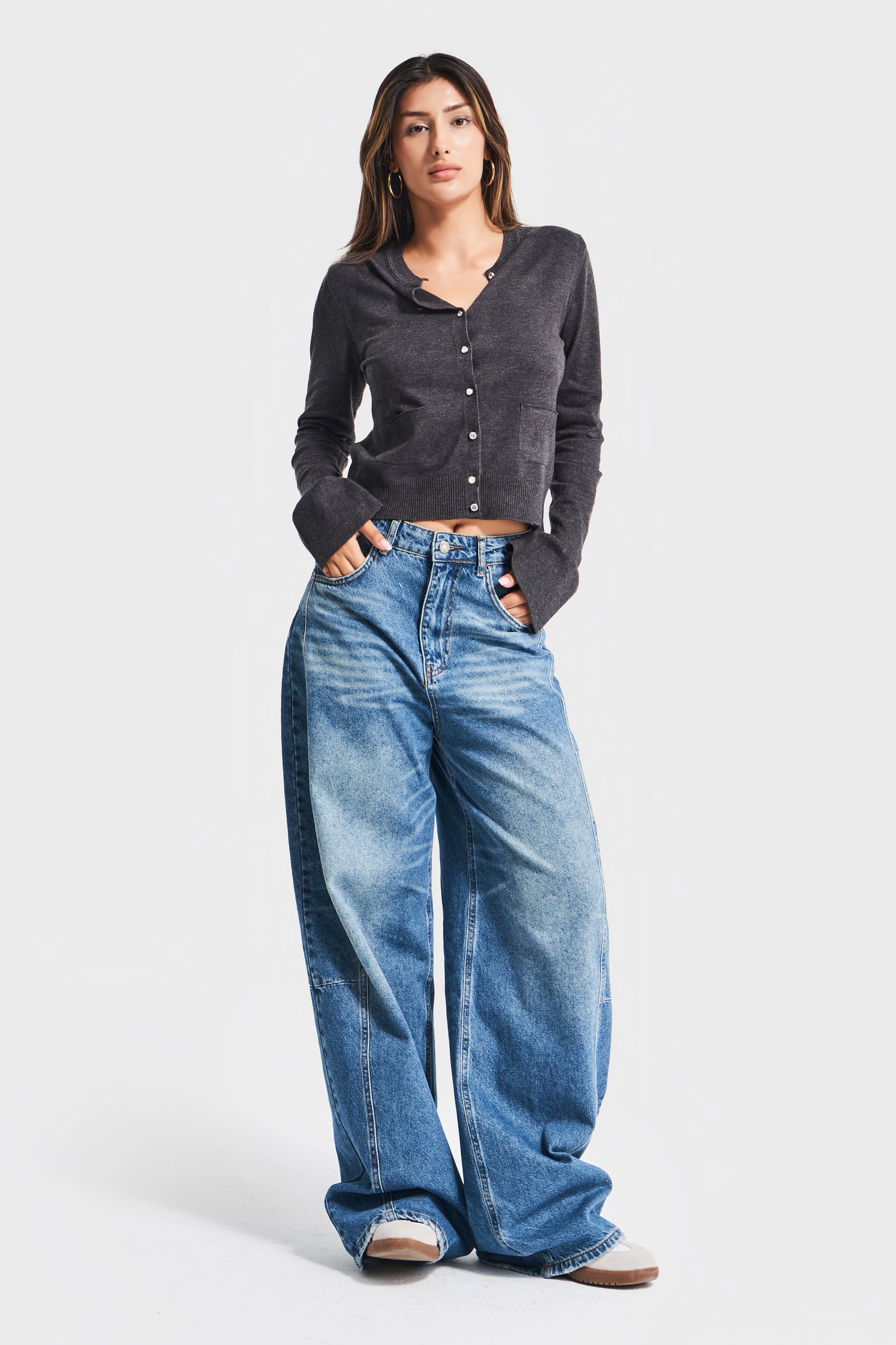 Kadın Antrasit Renk w5-45 Volanlı Kol Önü Cepli Düğmeli Viskon Karışımlı Triko Hırka