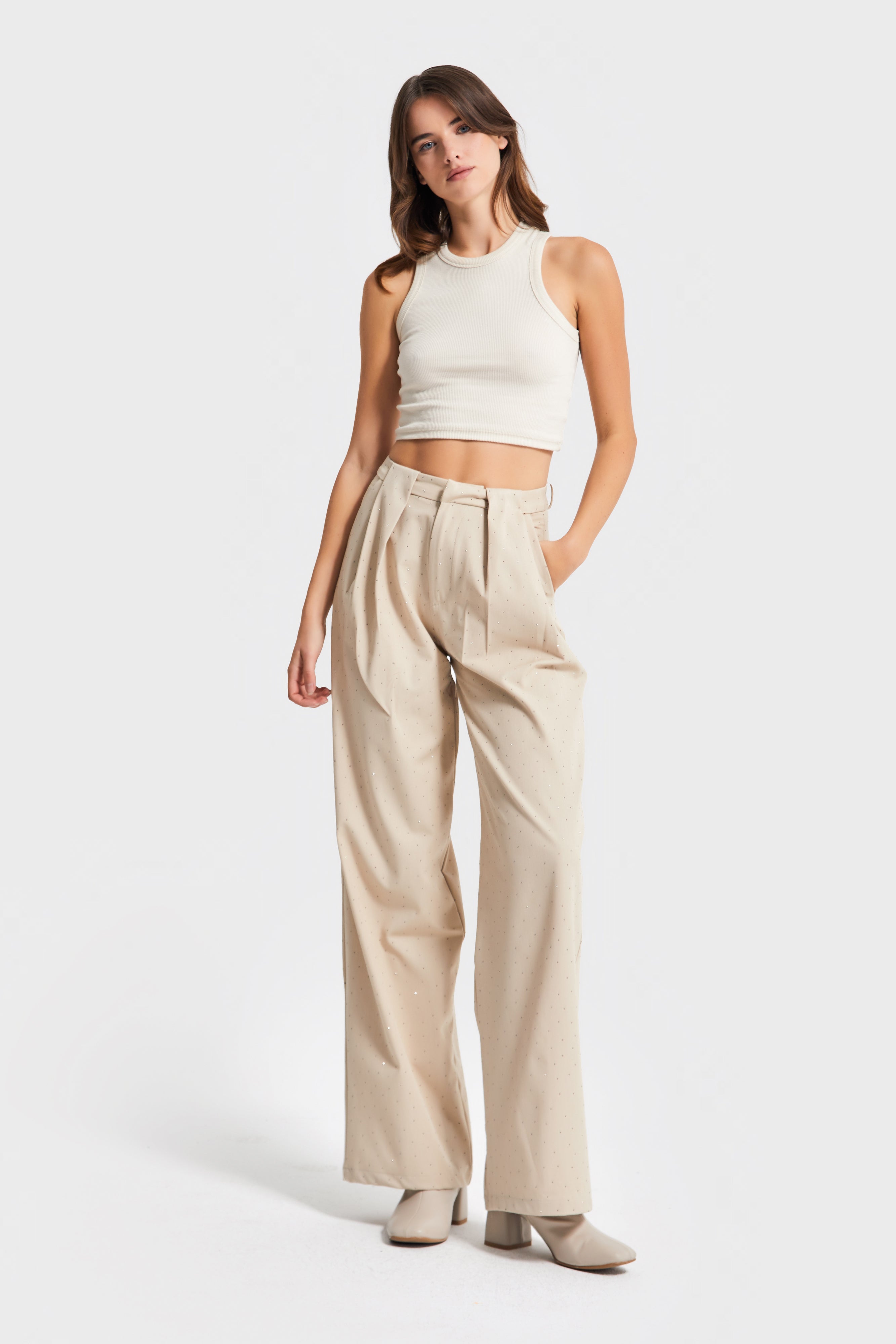 Kadın Bej Renk Bol Kesim Önü Parlak Taşlı Özel Tasarım Pantolon