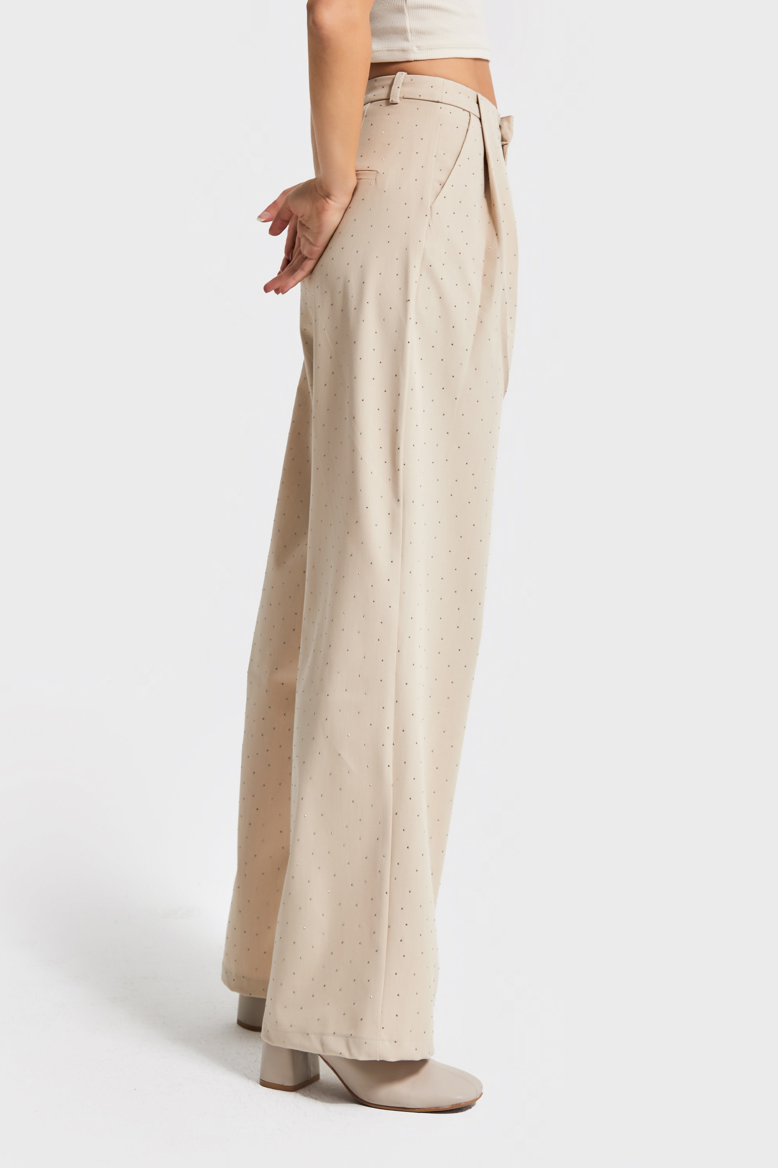 Kadın Bej Renk Bol Kesim Önü Parlak Taşlı Özel Tasarım Pantolon