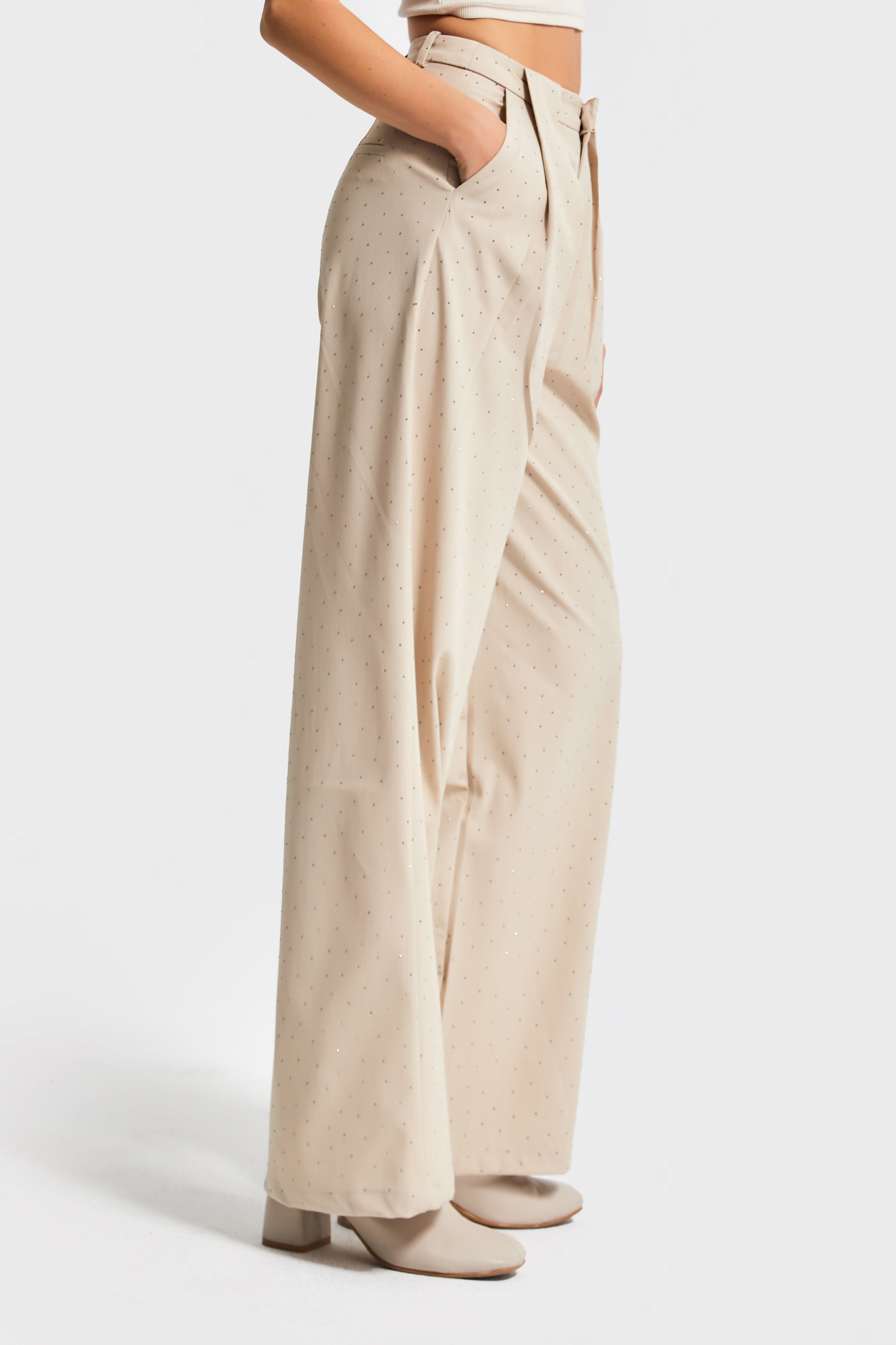 Kadın Bej Renk Bol Kesim Önü Parlak Taşlı Özel Tasarım Pantolon