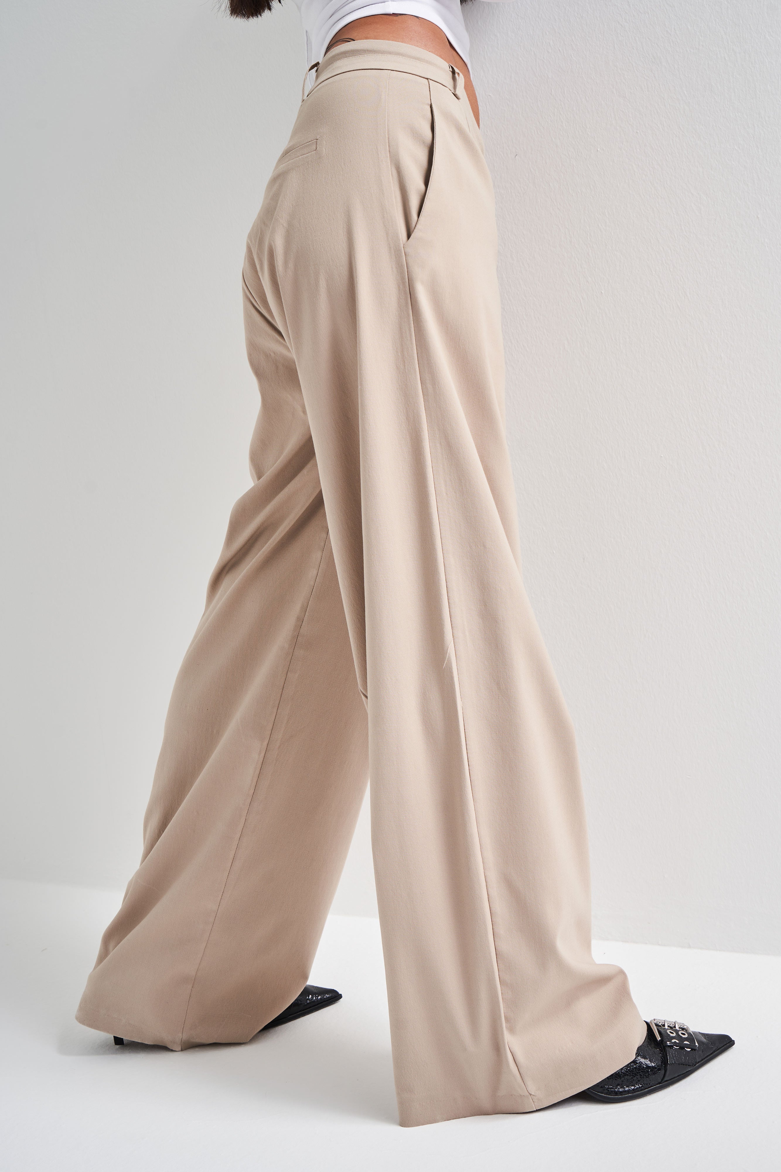 Женские бежевые брюки-палаццо Neptun S5-57 с поясом и плиссировкой