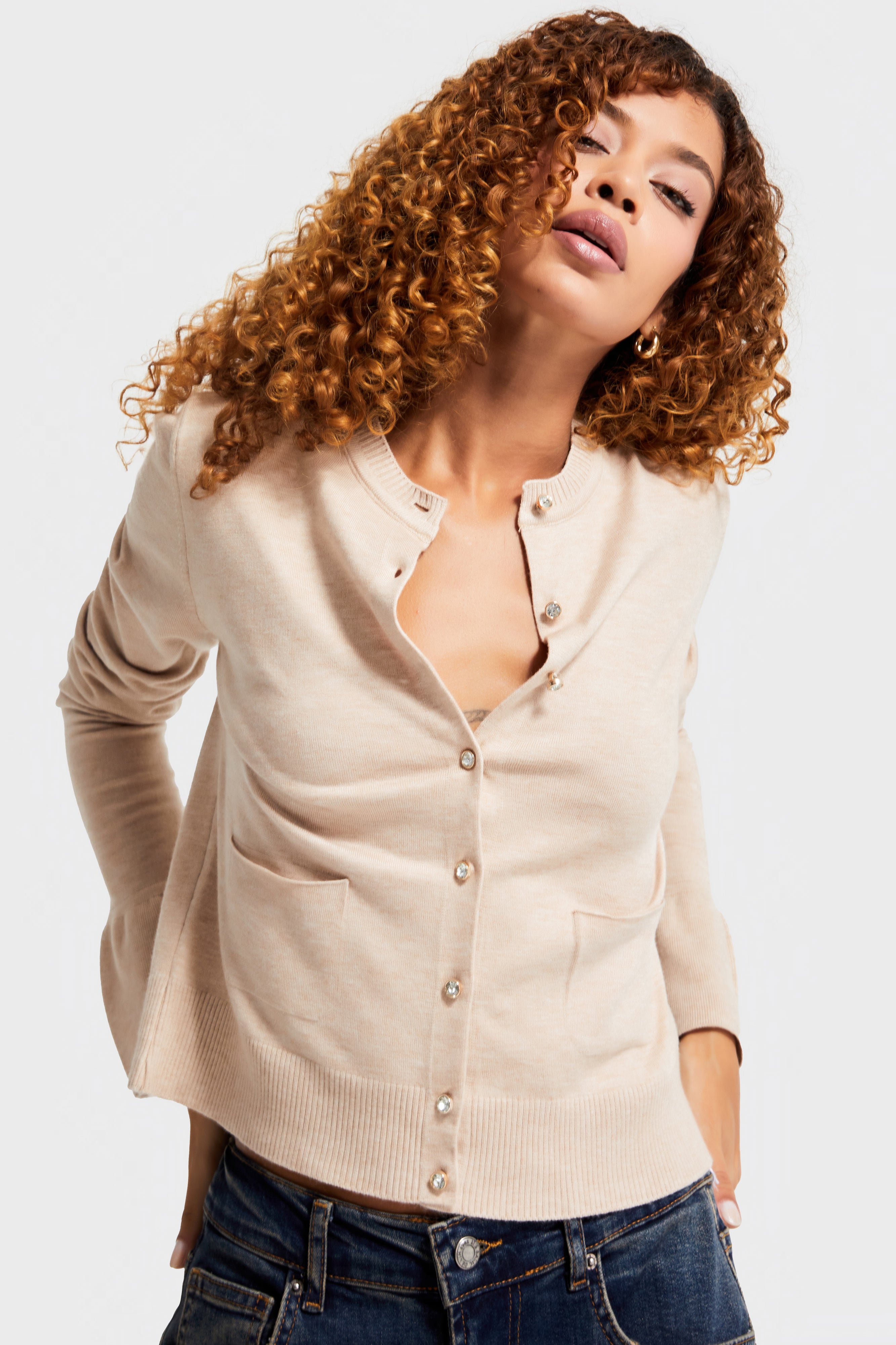 Kadın Bej Renk w5-57 Volanlı Kol Önü Cepli Düğmeli Viskon Karışımlı Triko Hırka