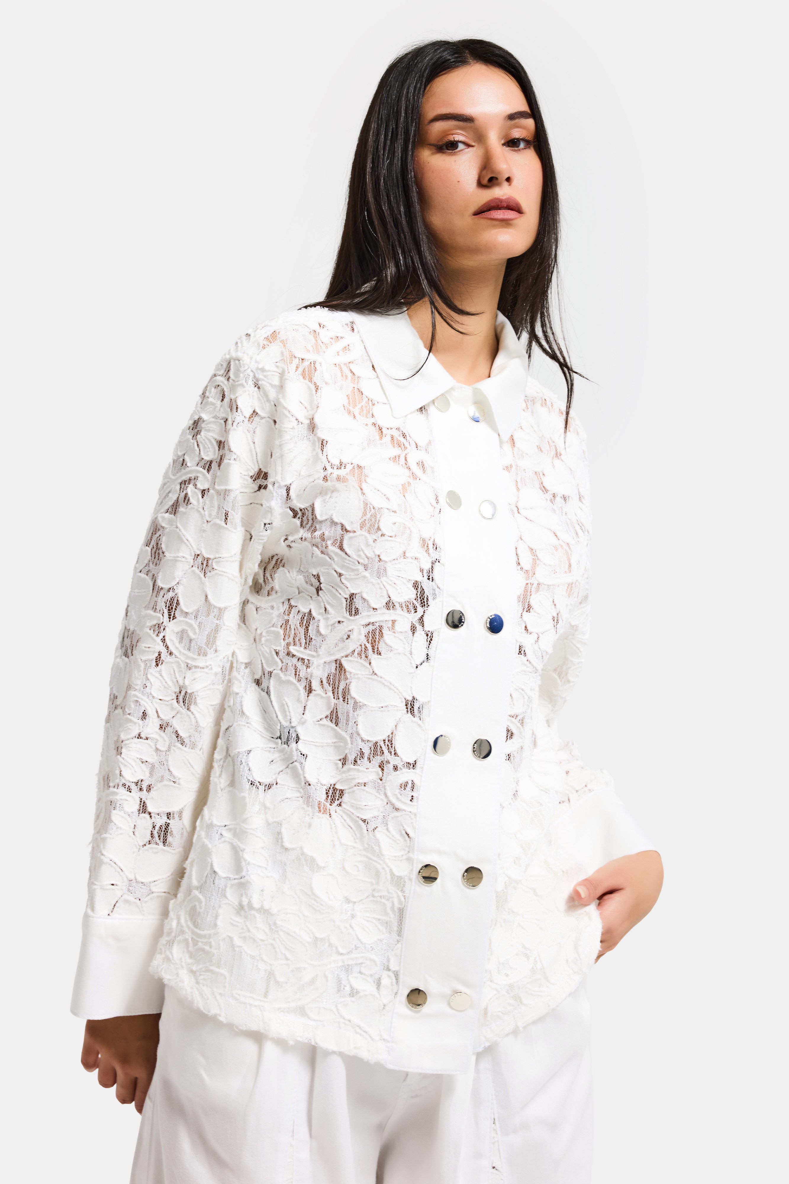 Kadın Beyaz 7s6-2 Oversize Dantel Nakış Çiçek Detaylı Özel Tasarım Denim Ceket