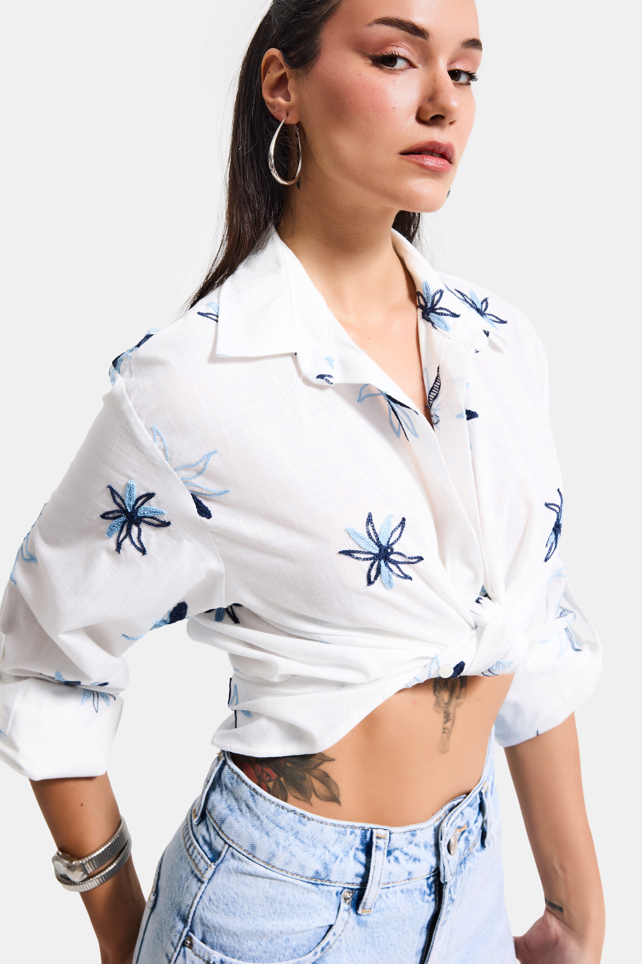 Kadın Beyaz Mavi s6-103 Oversize Nakışlı Gömlek