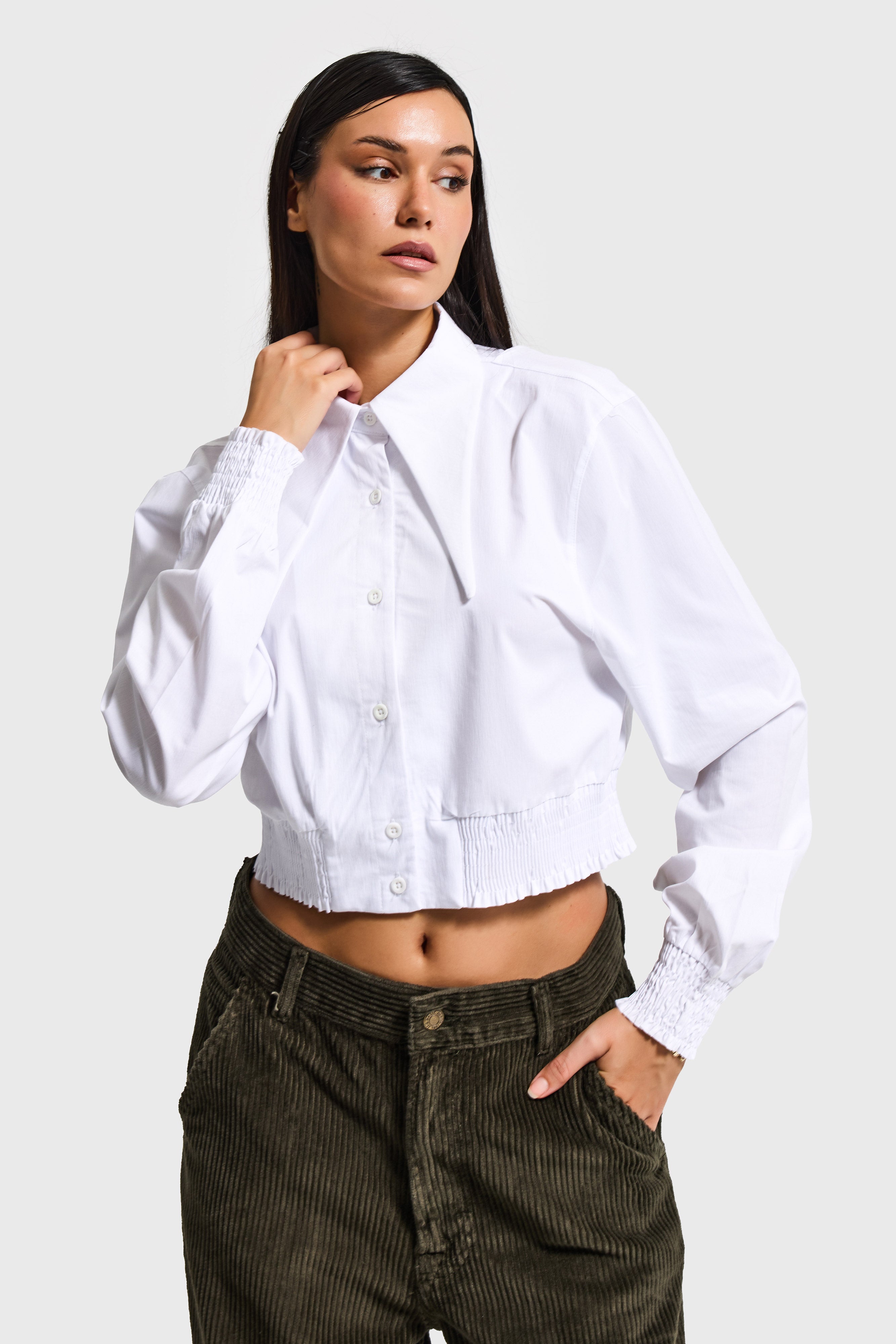 Kadın Beyaz Renk Crop Fit Yaka Detaylı Özel Tasarım Gömlek