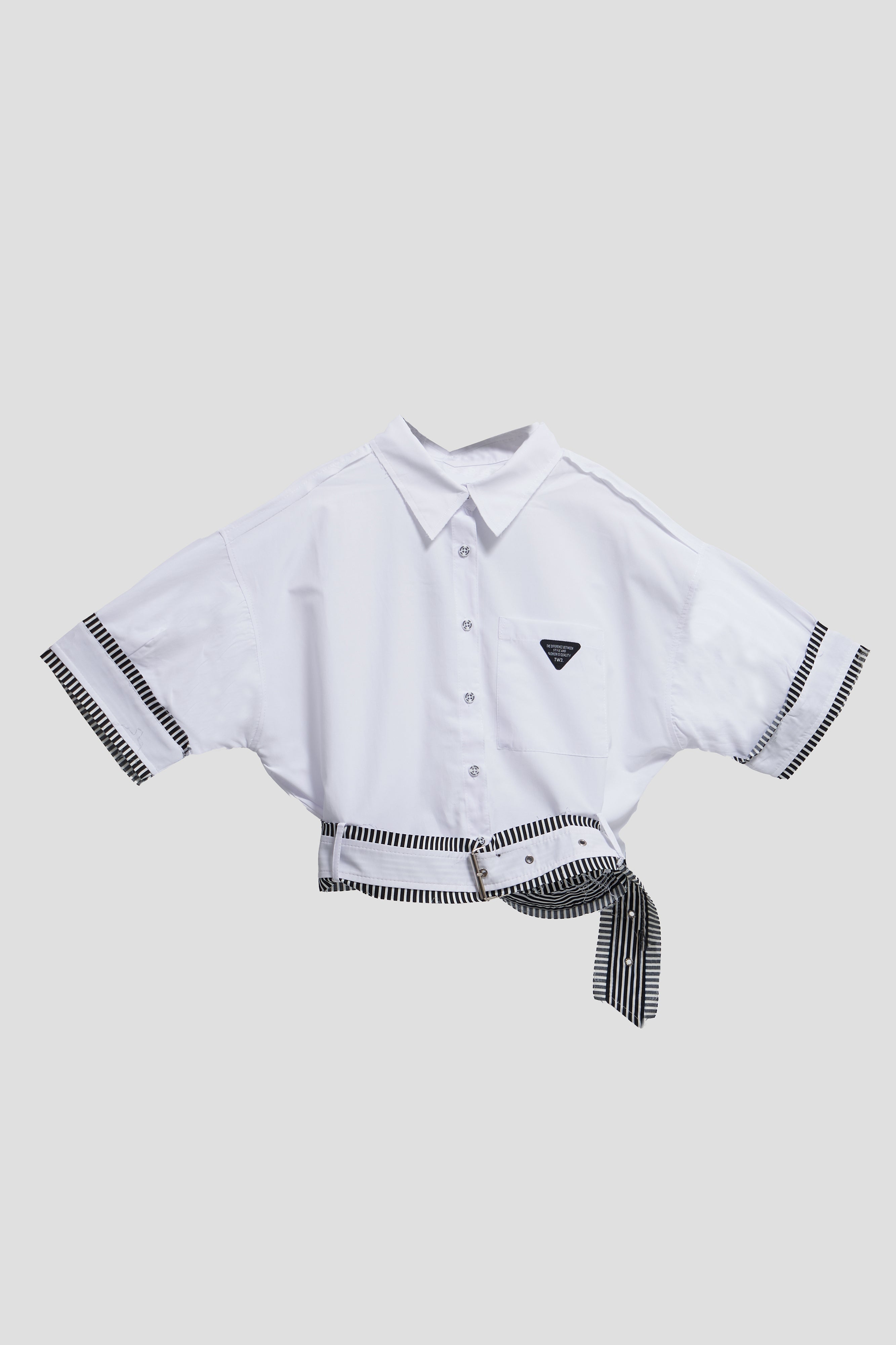 Kadın Beyaz Renk Oversize Kemer Detaylı Önü Düğmeli Crop Top Kumaş Gömlek
