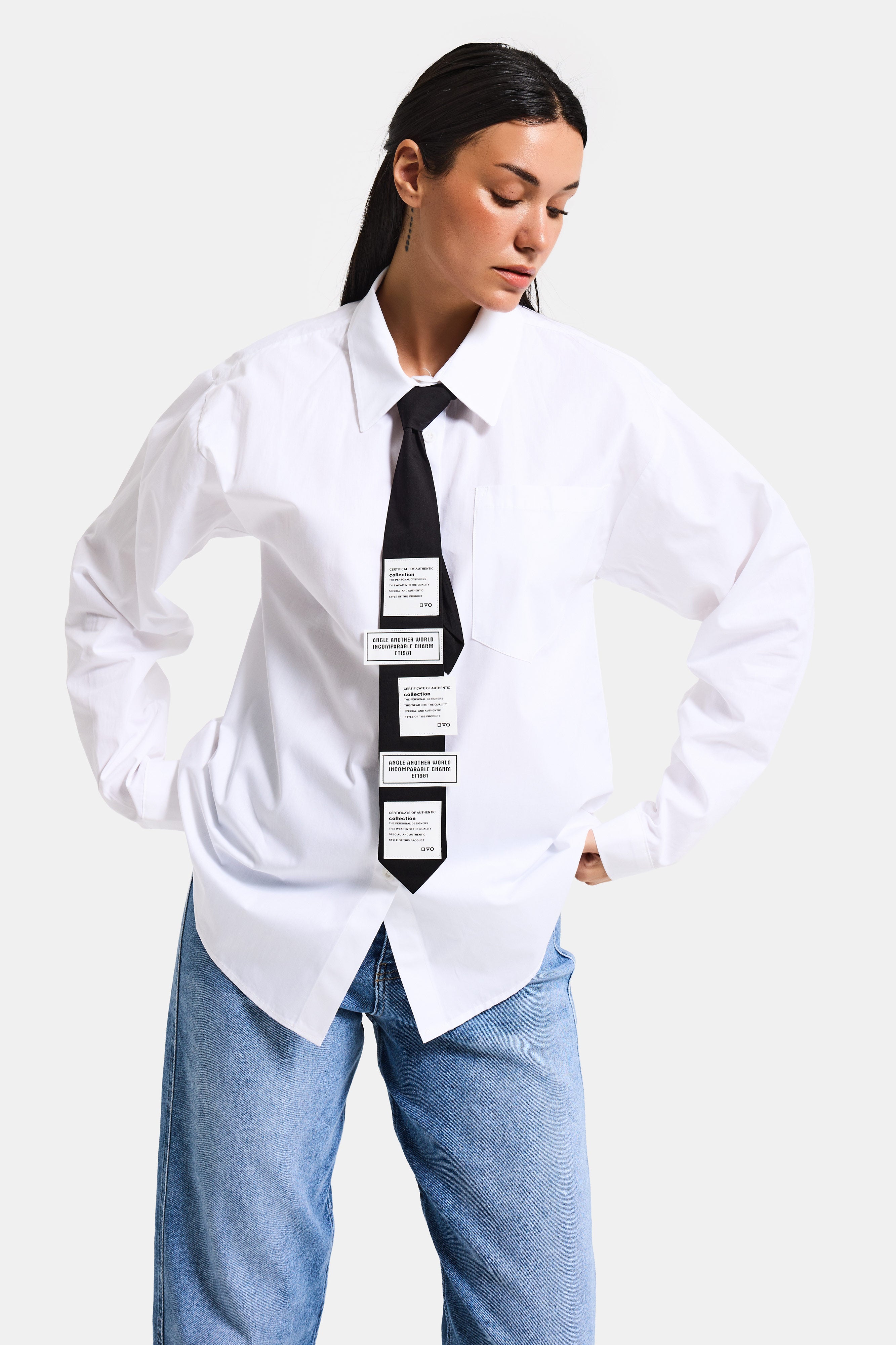 Kadın Beyaz Renk Oversize Kravatlı Özel Tasarım Bol Kesim Gömlek