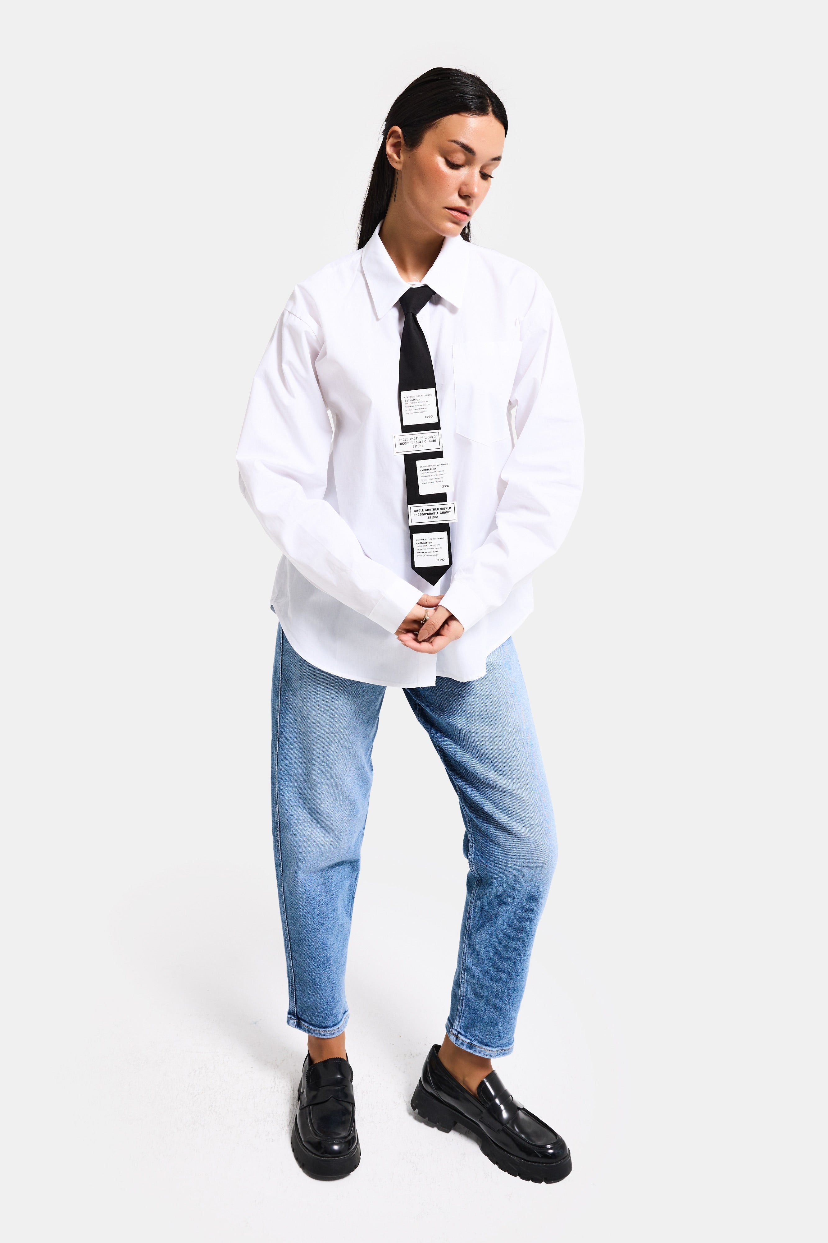 Kadın Beyaz Renk Oversize Kravatlı Özel Tasarım Bol Kesim Gömlek