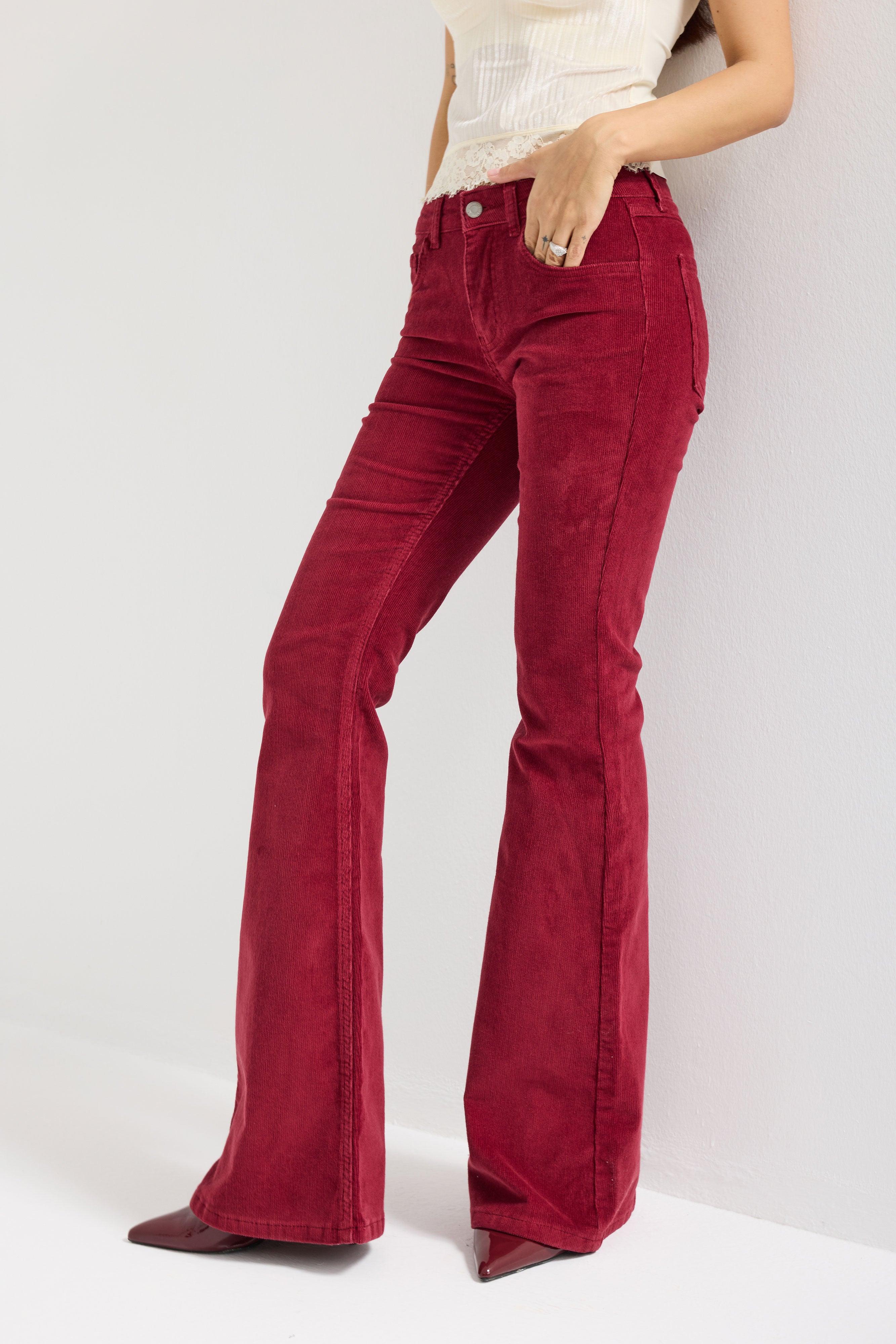 Kadın Bordo Renk 26w5-35 Flare Fit İnce Fitilli Velvet Kadife Kumaş Pantolon