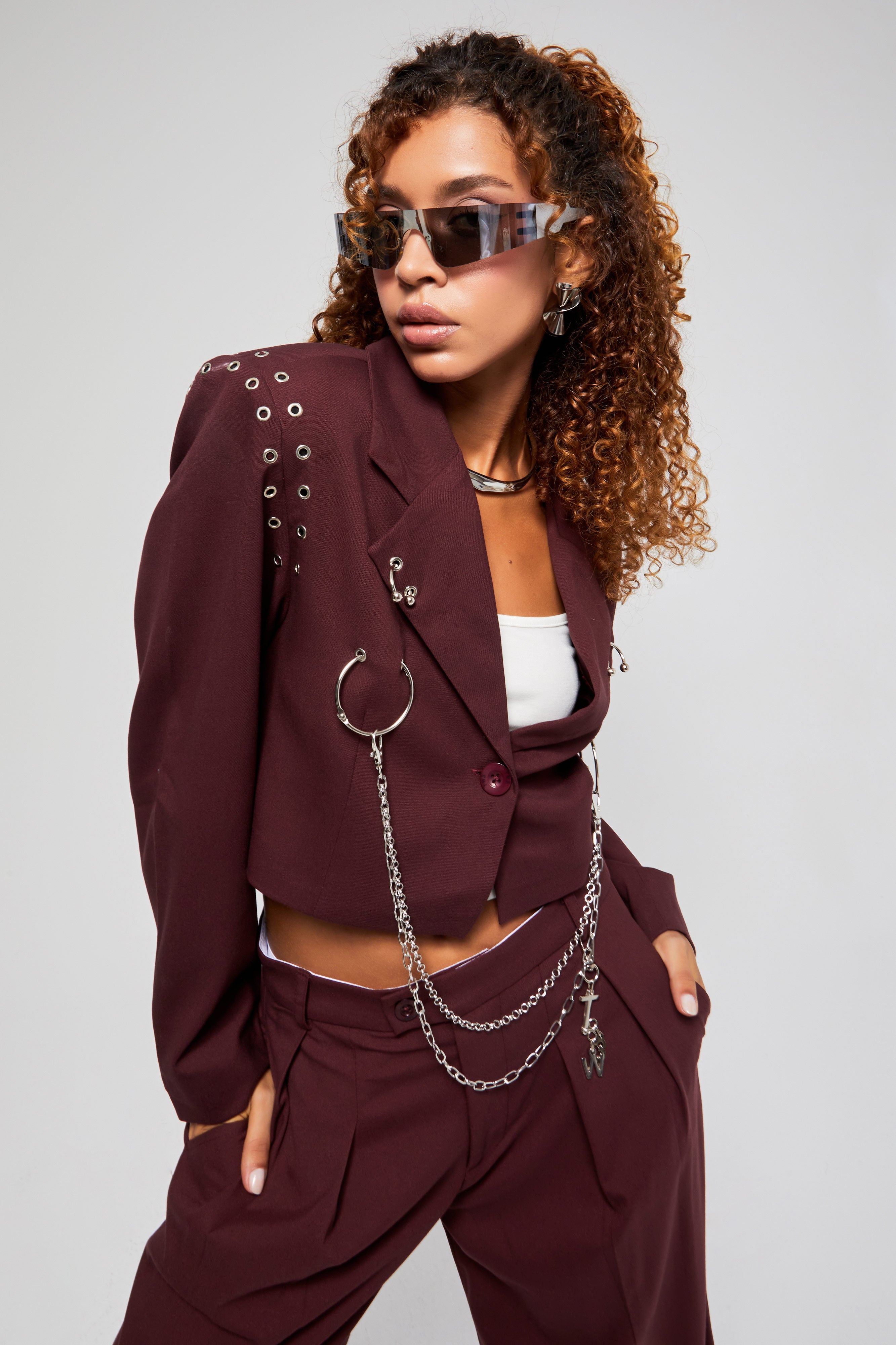 Kadın Bordo Renk Kuş Gözü Detaylı Crop Fit Özel Tasarım Kumaş Ceket