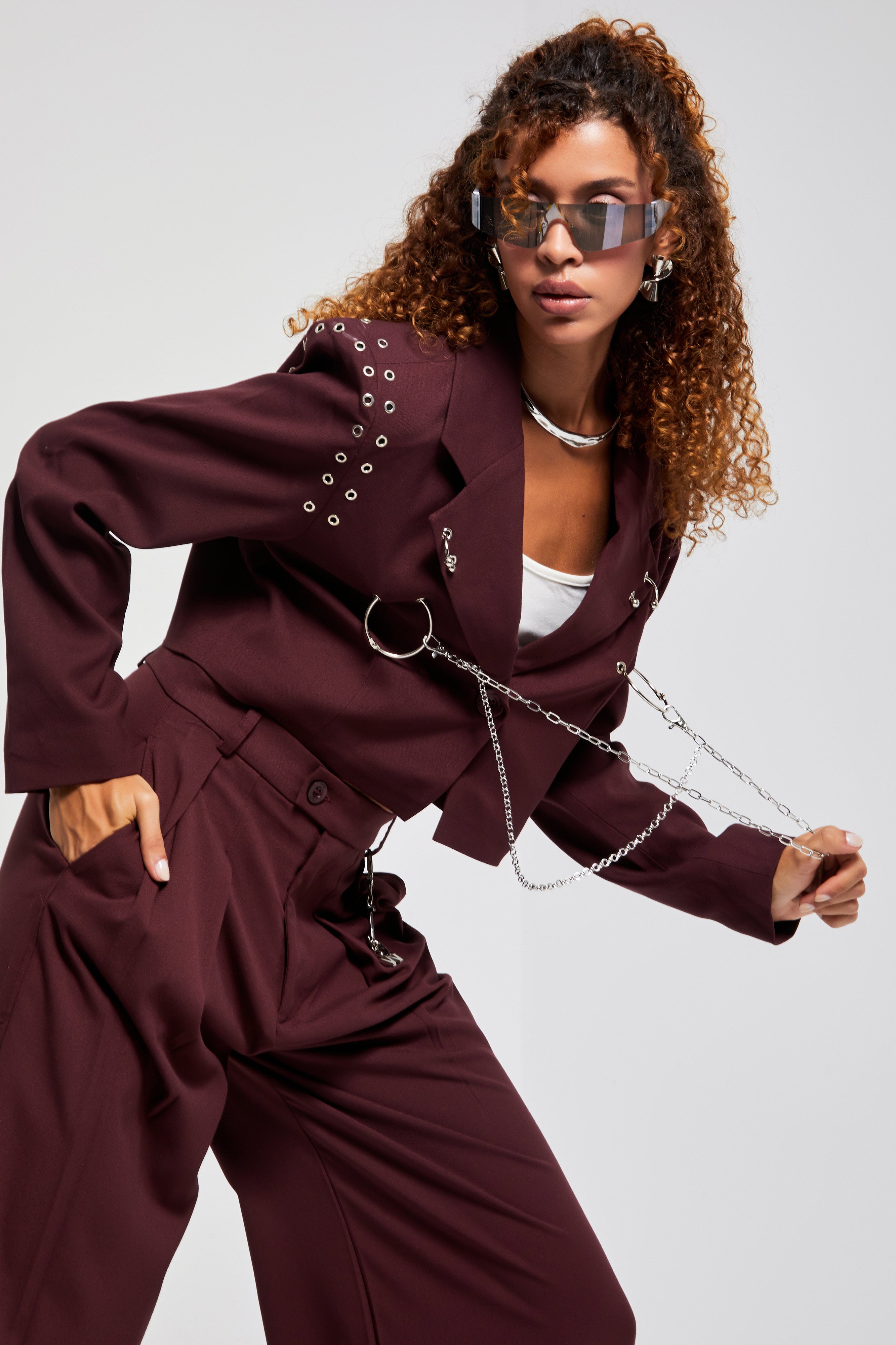 Kadın Bordo Renk Kuş Gözü Detaylı Crop Fit Özel Tasarım Kumaş Ceket