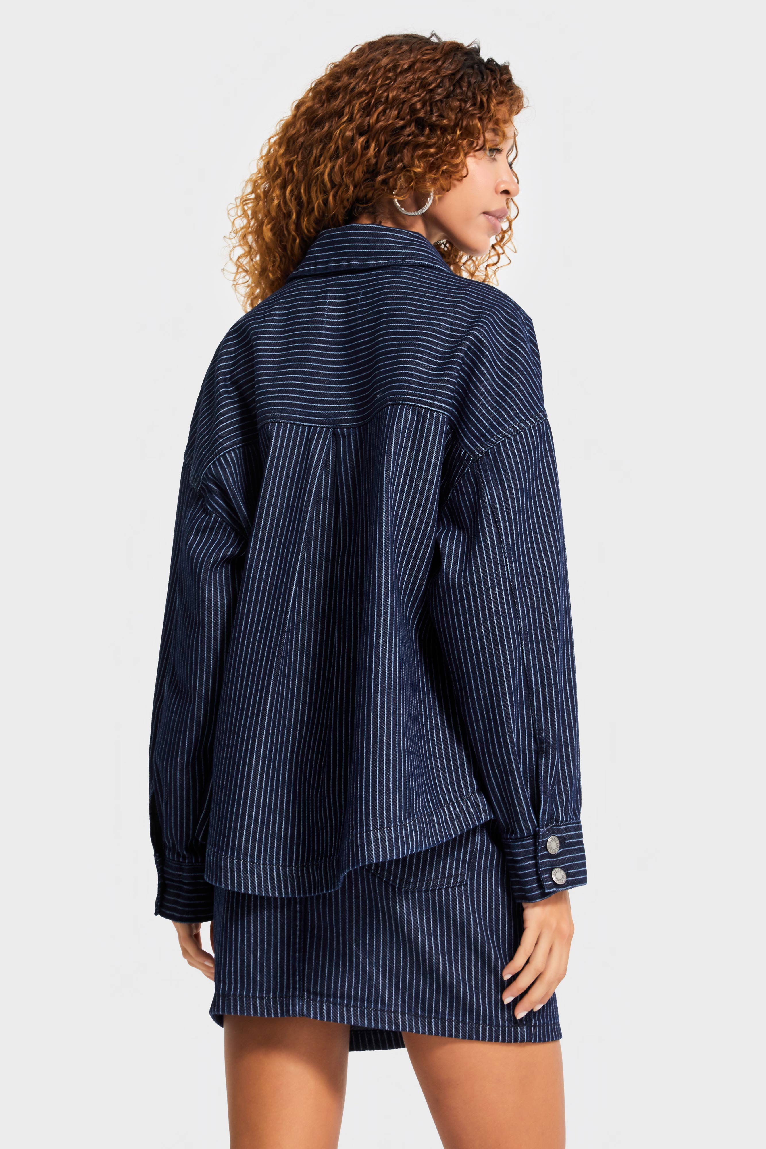 Kadın Çizgili Mavi Renk 19w5-33 Oversize Özel Kumaş Denim Gömlek