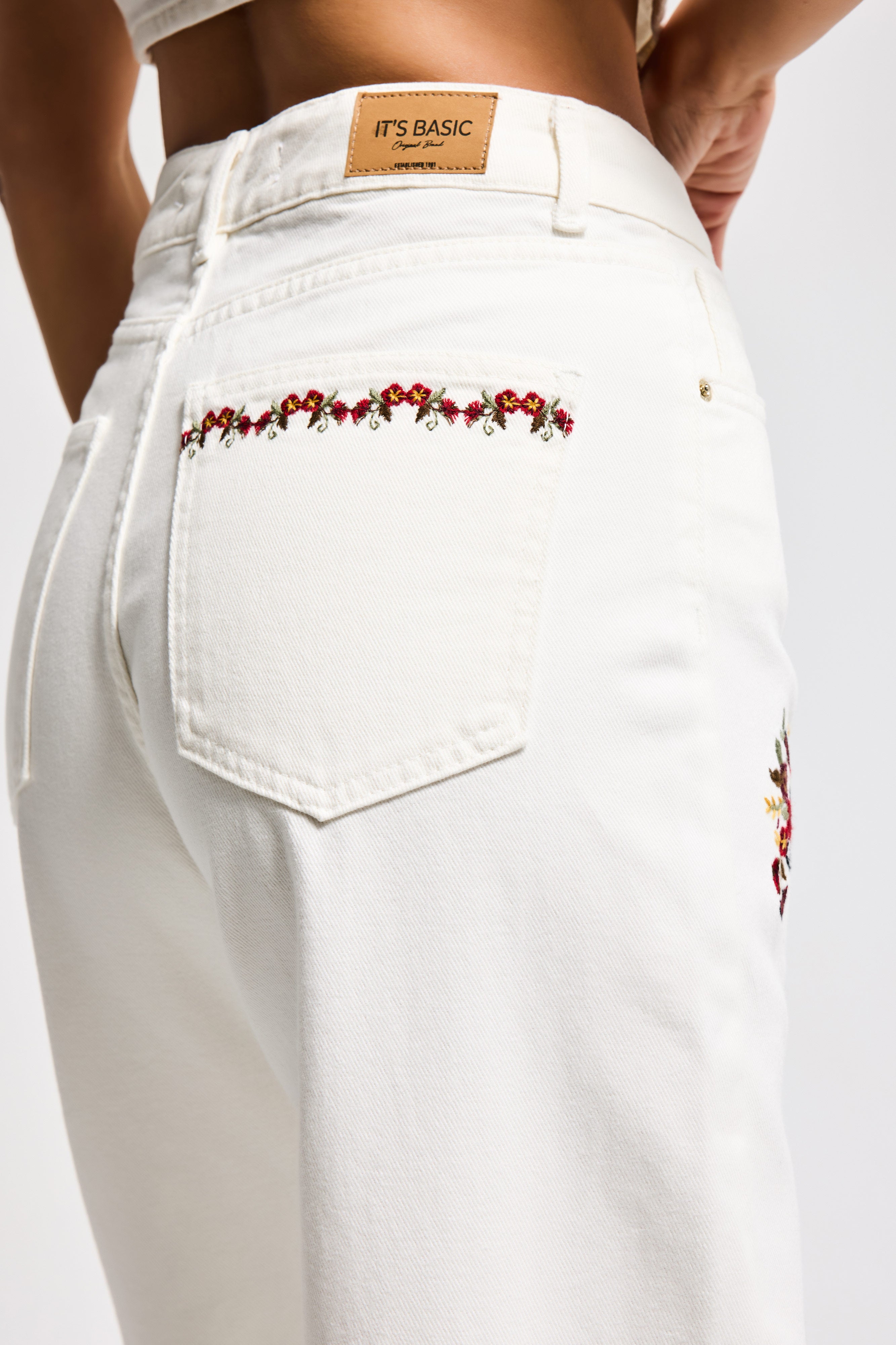 Kadın Ekru Renk 7s6-101 Straight Fit Yüksek Bel Özel Nakışlı Tasarım Denim Jean