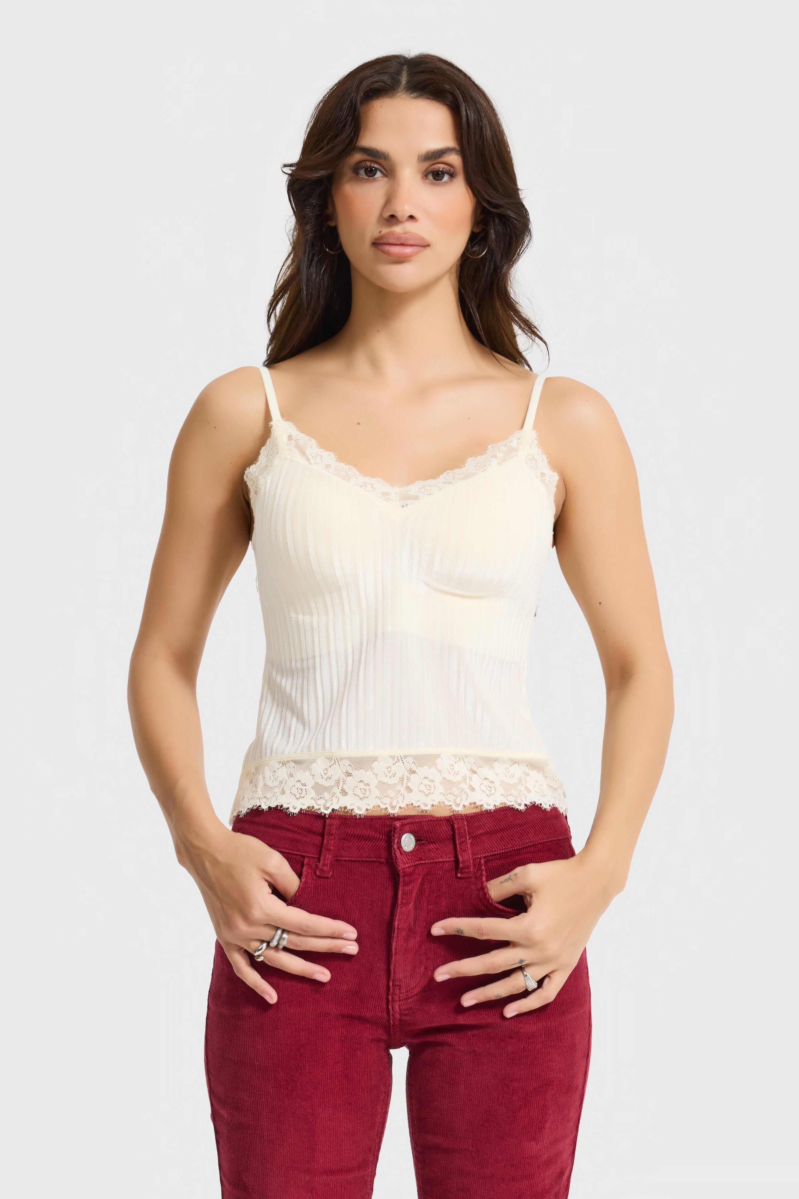 Kadın Ekru Renk İnce Askılı Pedli Dantel Detaylı Tasarım Büstiyer Bluz