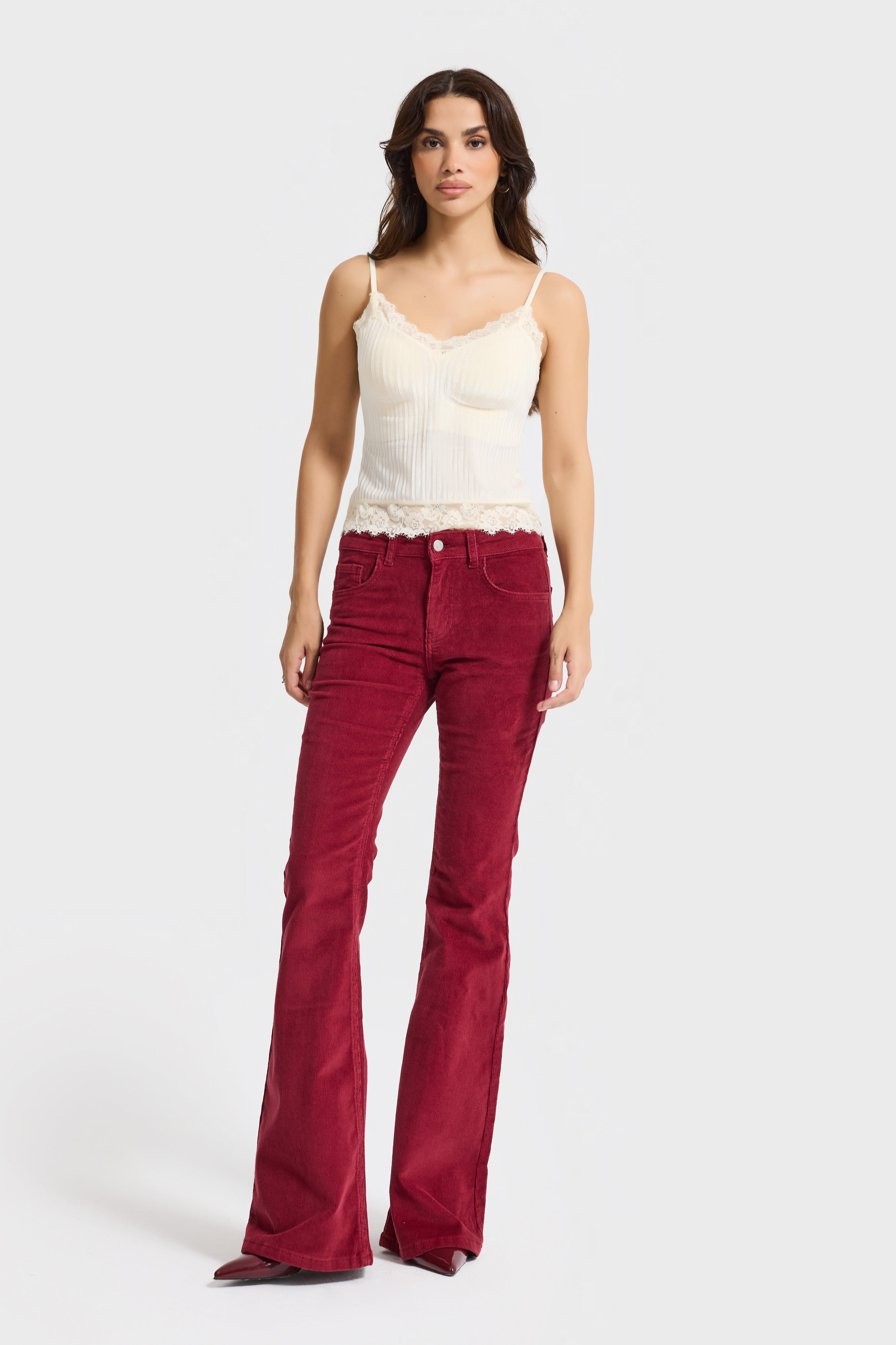 Kadın Ekru Renk İnce Askılı Pedli Dantel Detaylı Tasarım Büstiyer Bluz